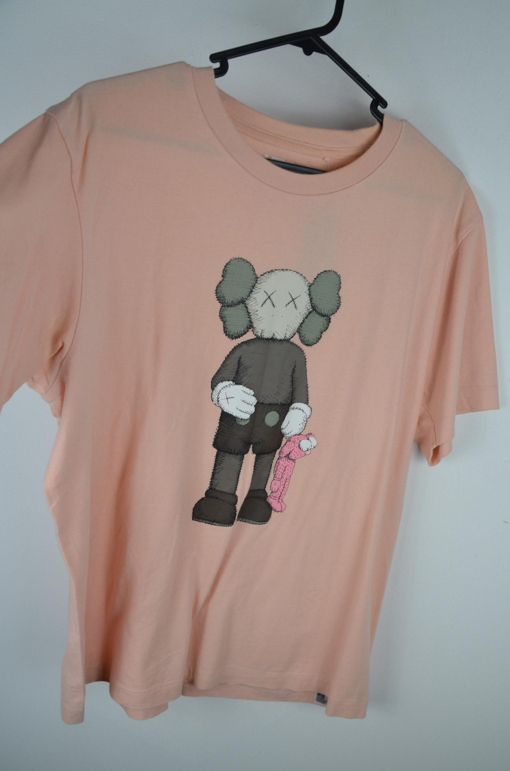 Uniqlo X KAWS Mens T-shirts thumbnail 4