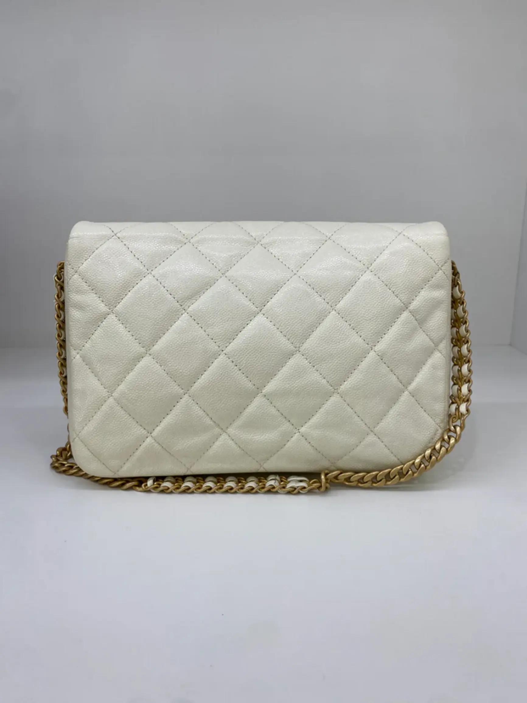 Chanel Womens White Handbags & Purses thumbnail 3
