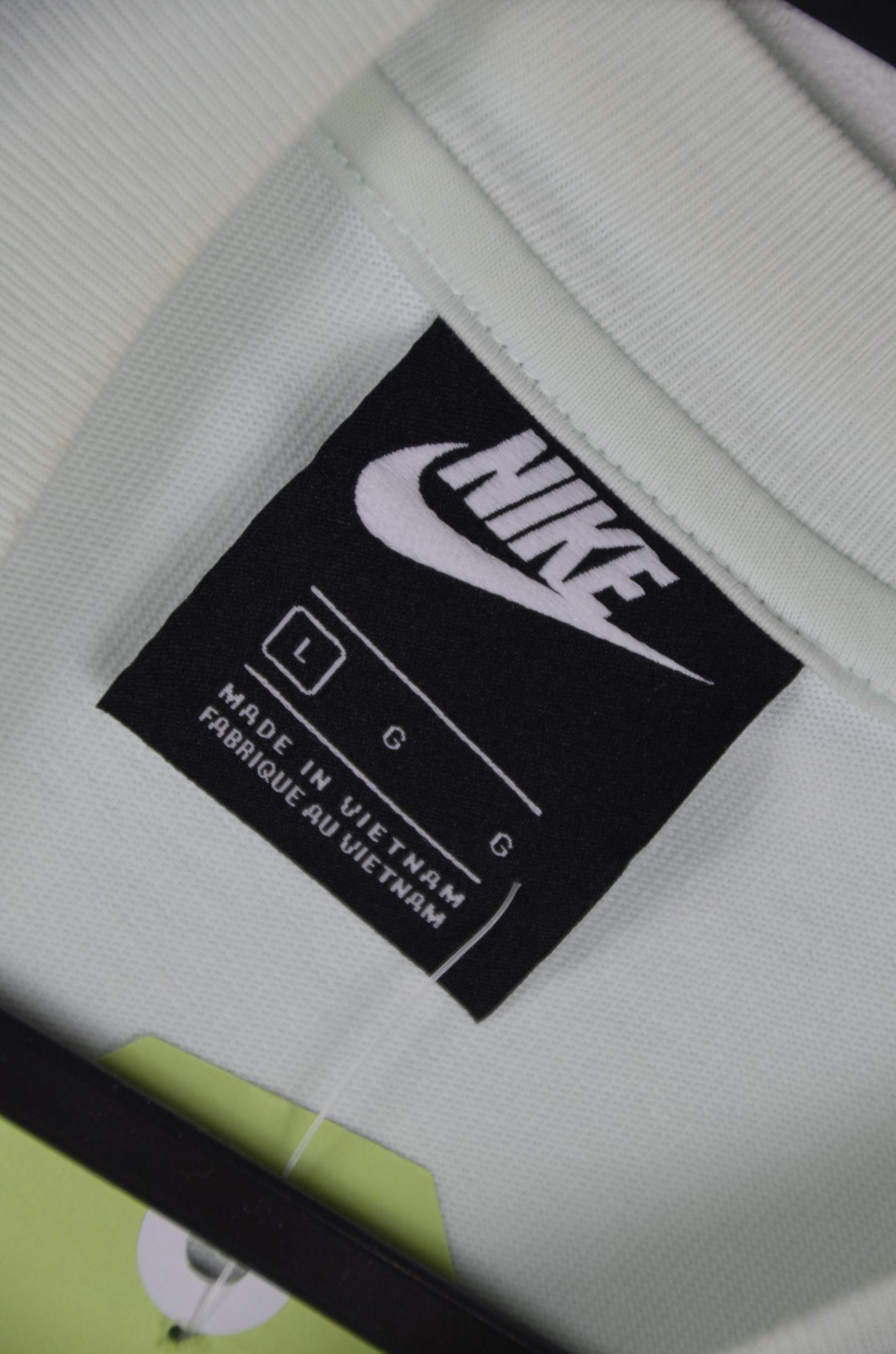 Nike Womens Crop T-shirts thumbnail 3