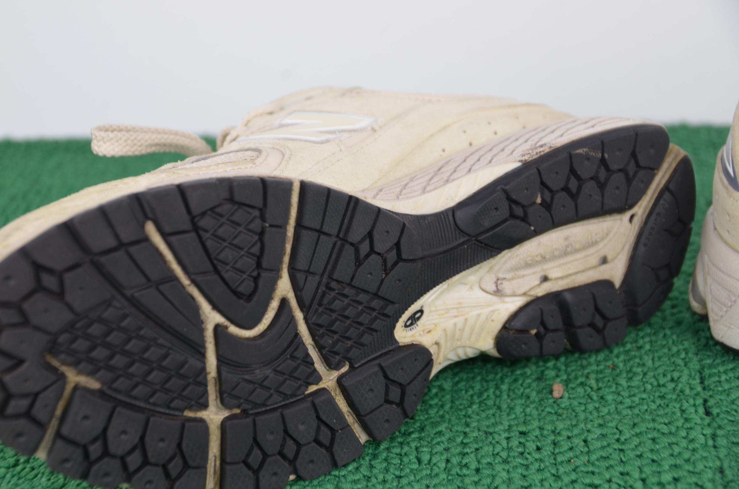 New Balance 2002R Khaki Sneakers thumbnail 5