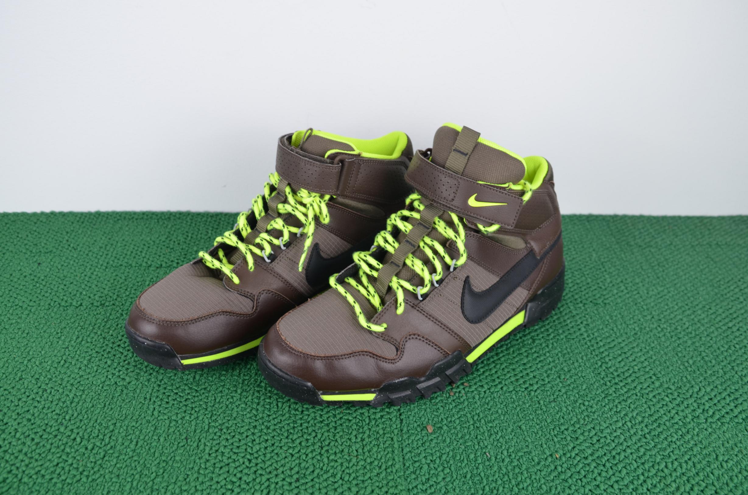 Nike Womens Mogan Mid 2 Sneakers