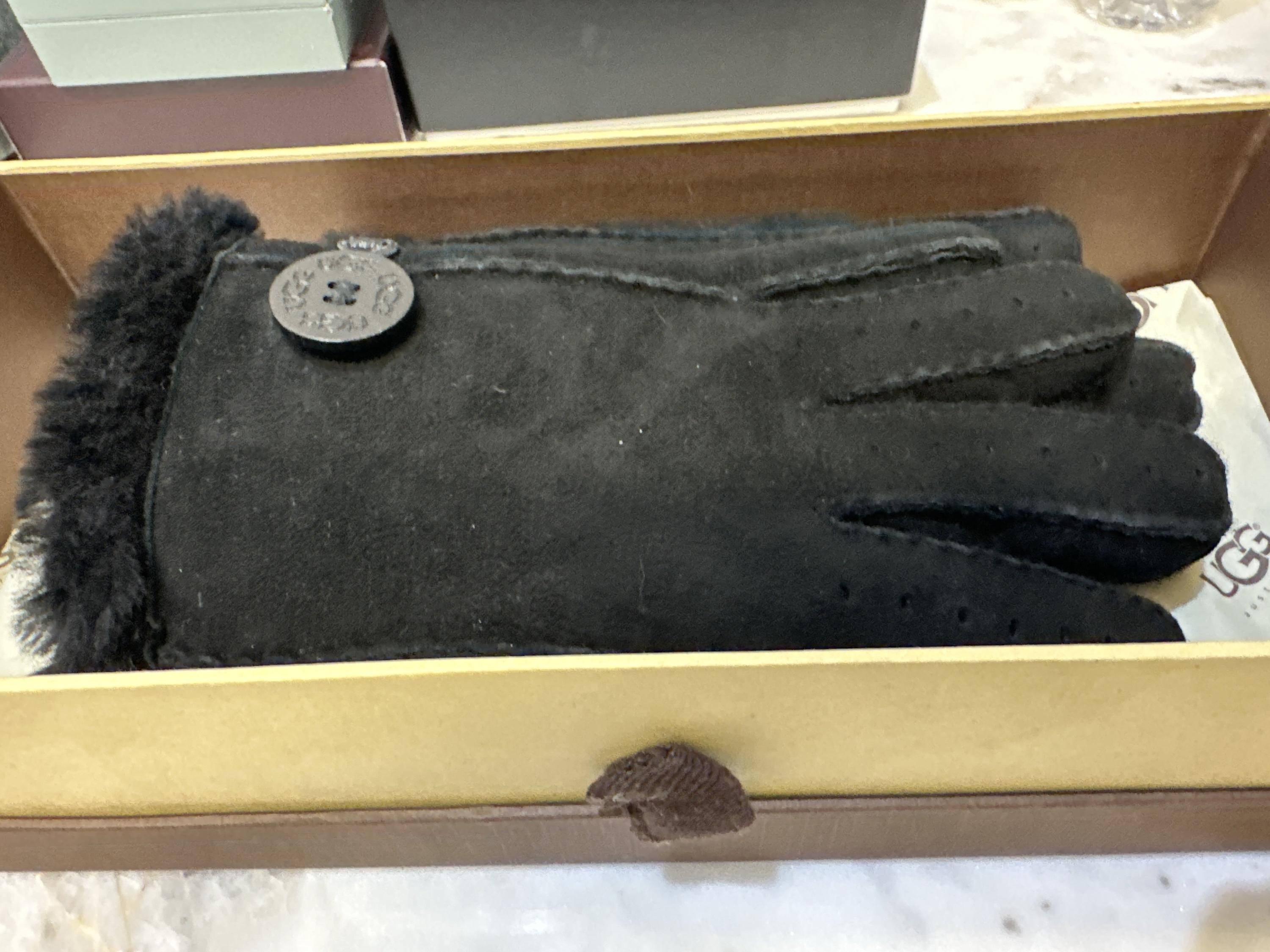 Ugg Black Sheepkin Gloves WB