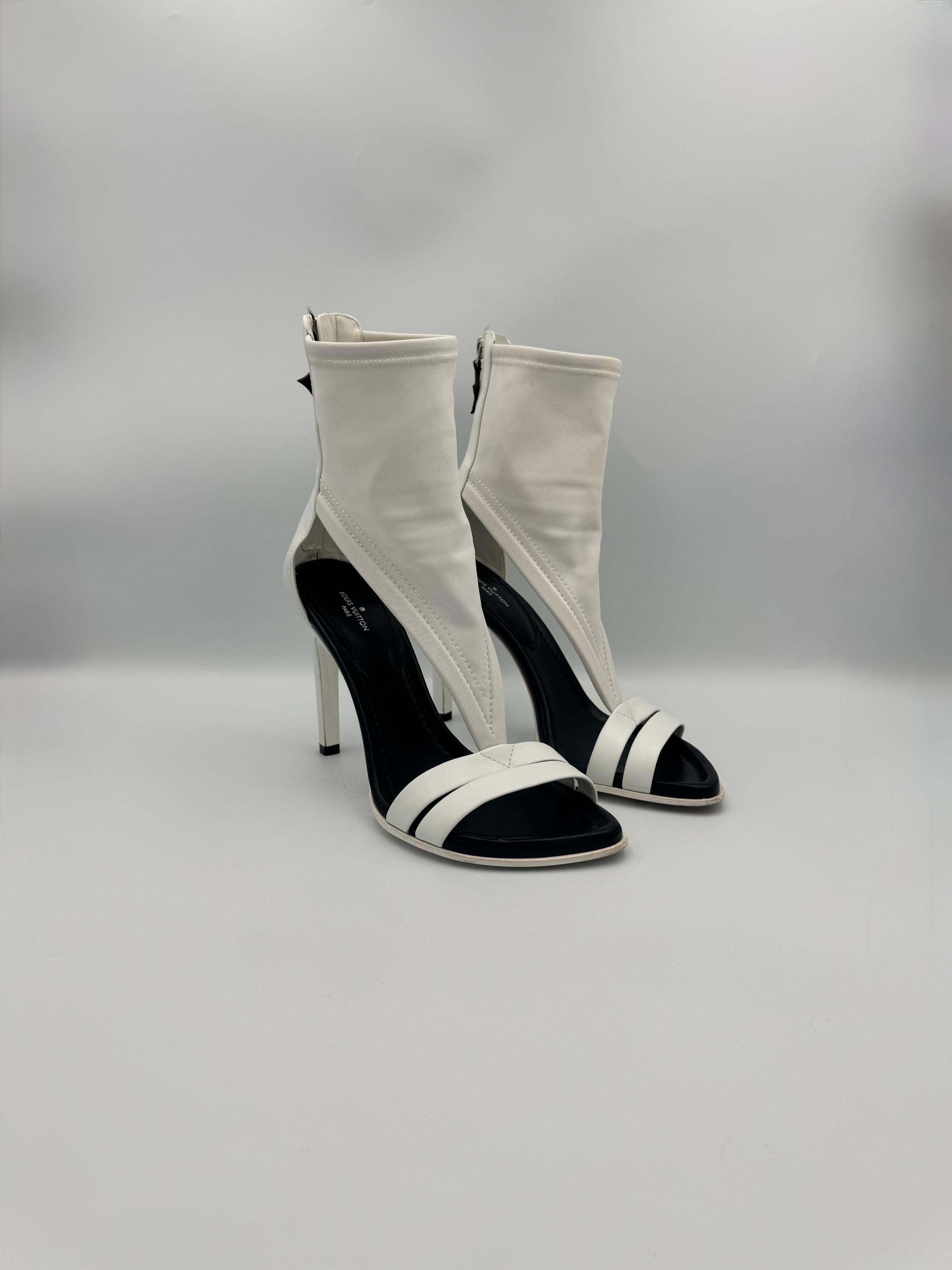 LOUIS VUITTON White Cutout Heels Size 38