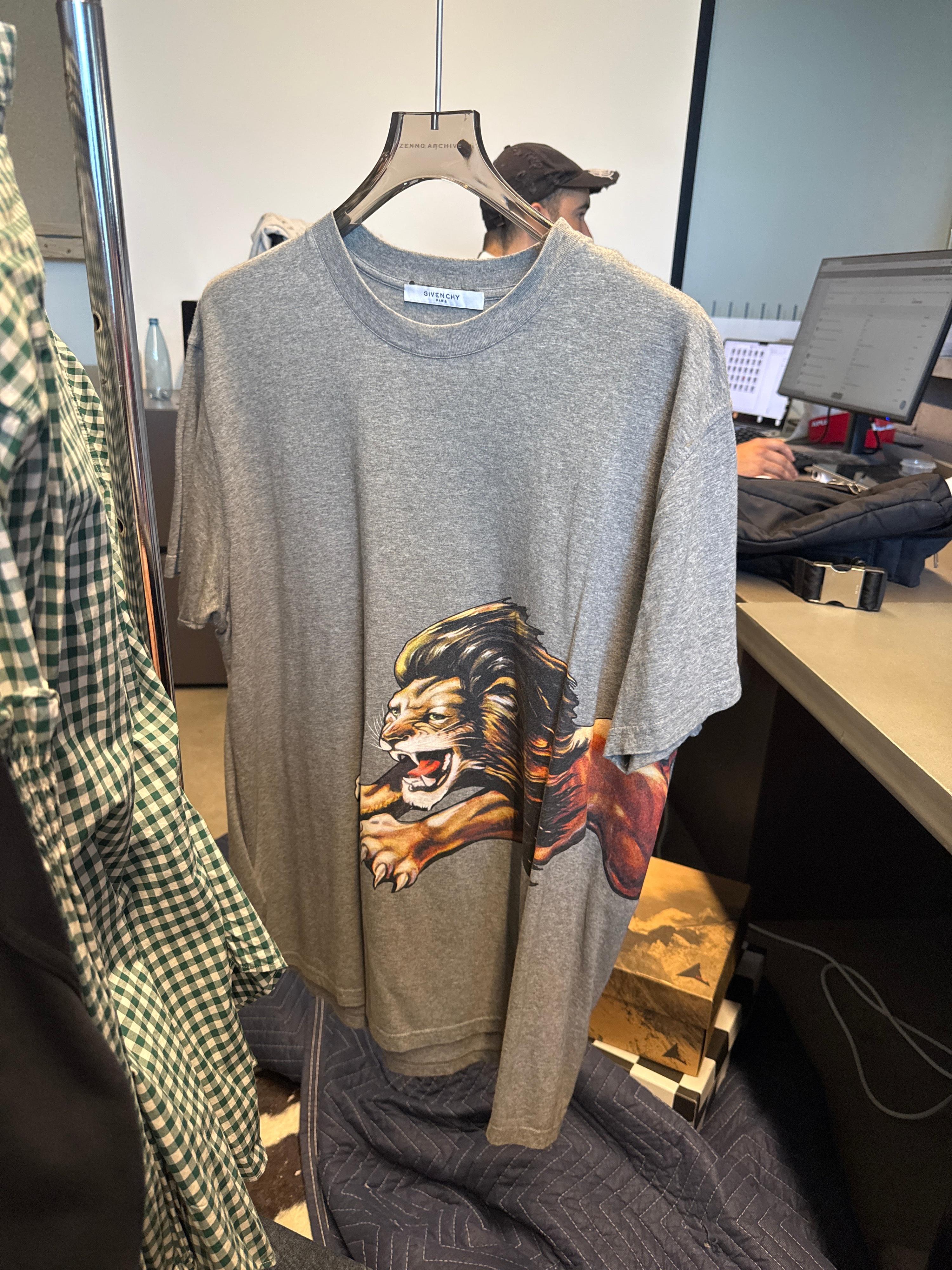 Givenchy Lion Graphic Oversized T-Shirt Grey (Size S-XL)