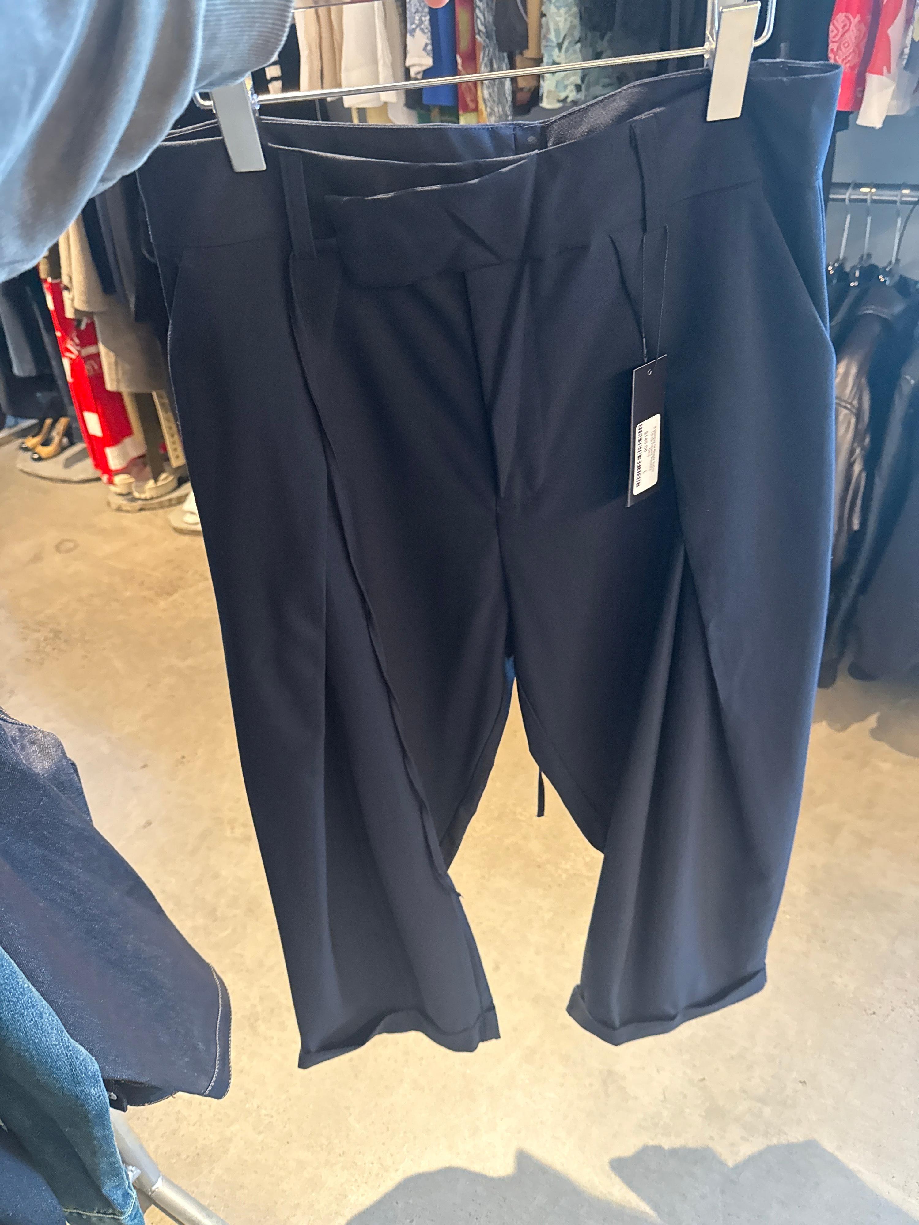 A Glimpse Of Beauty Author Tie-Up Pleated Trousers Navy - L