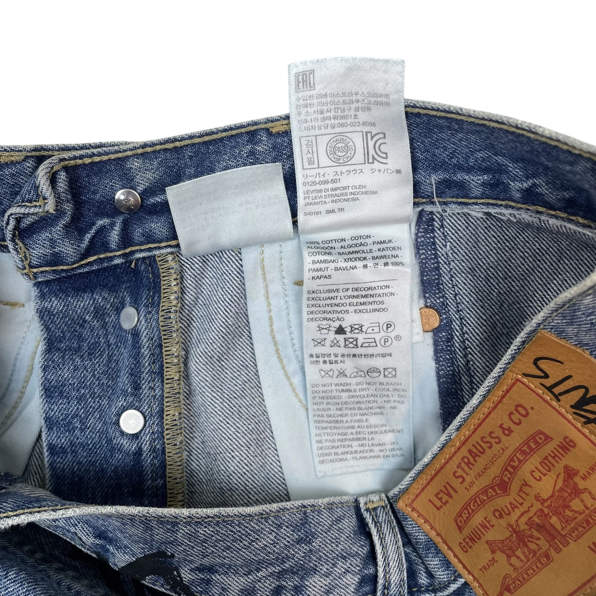 Levi’s x Vetements AW19 Tribal Sticker Patchwork Jeans Blue (Size XS) thumbnail 8