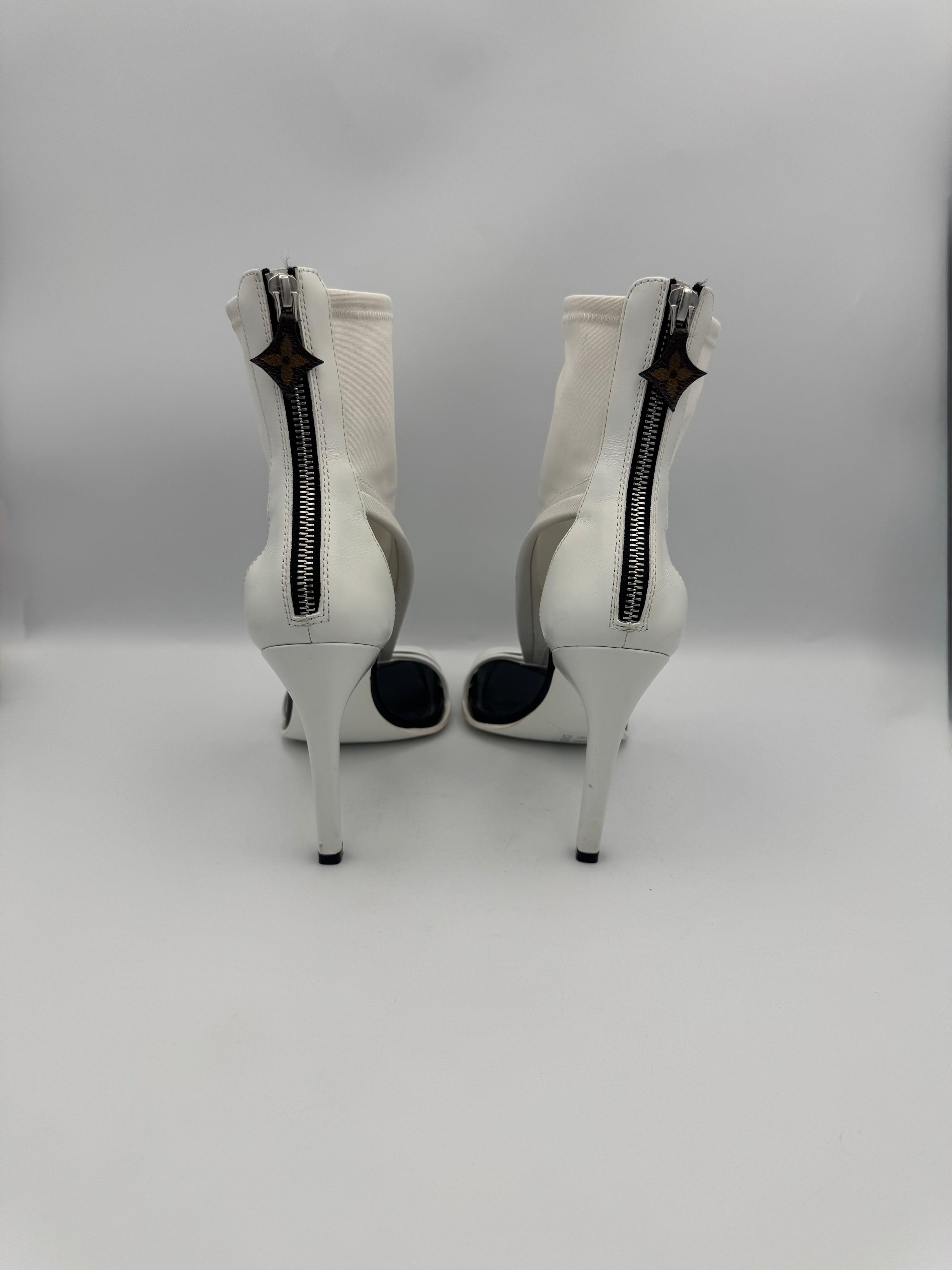 LOUIS VUITTON White Cutout Heels Size 38 thumbnail 6