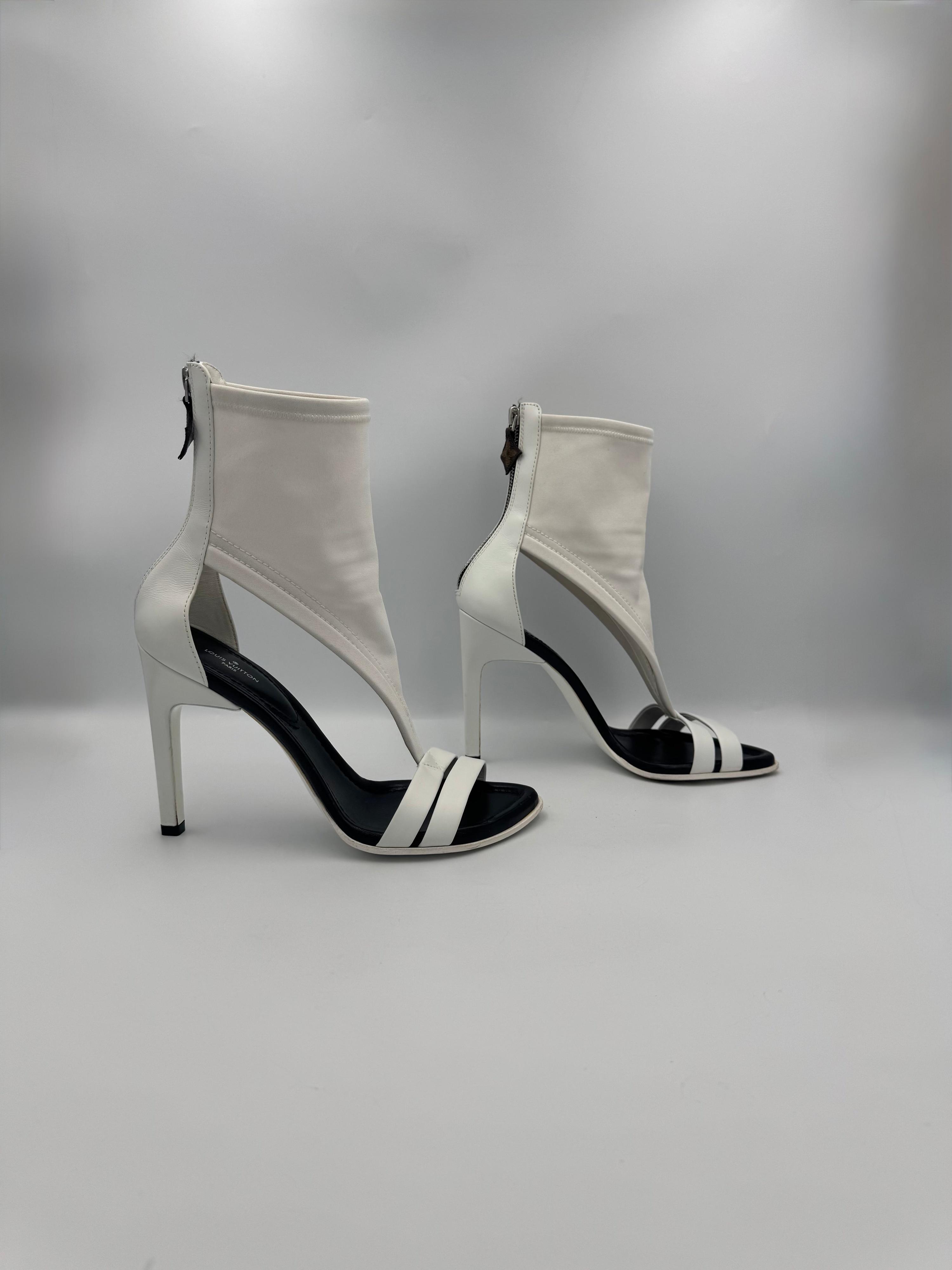 LOUIS VUITTON White Cutout Heels Size 38 thumbnail 4