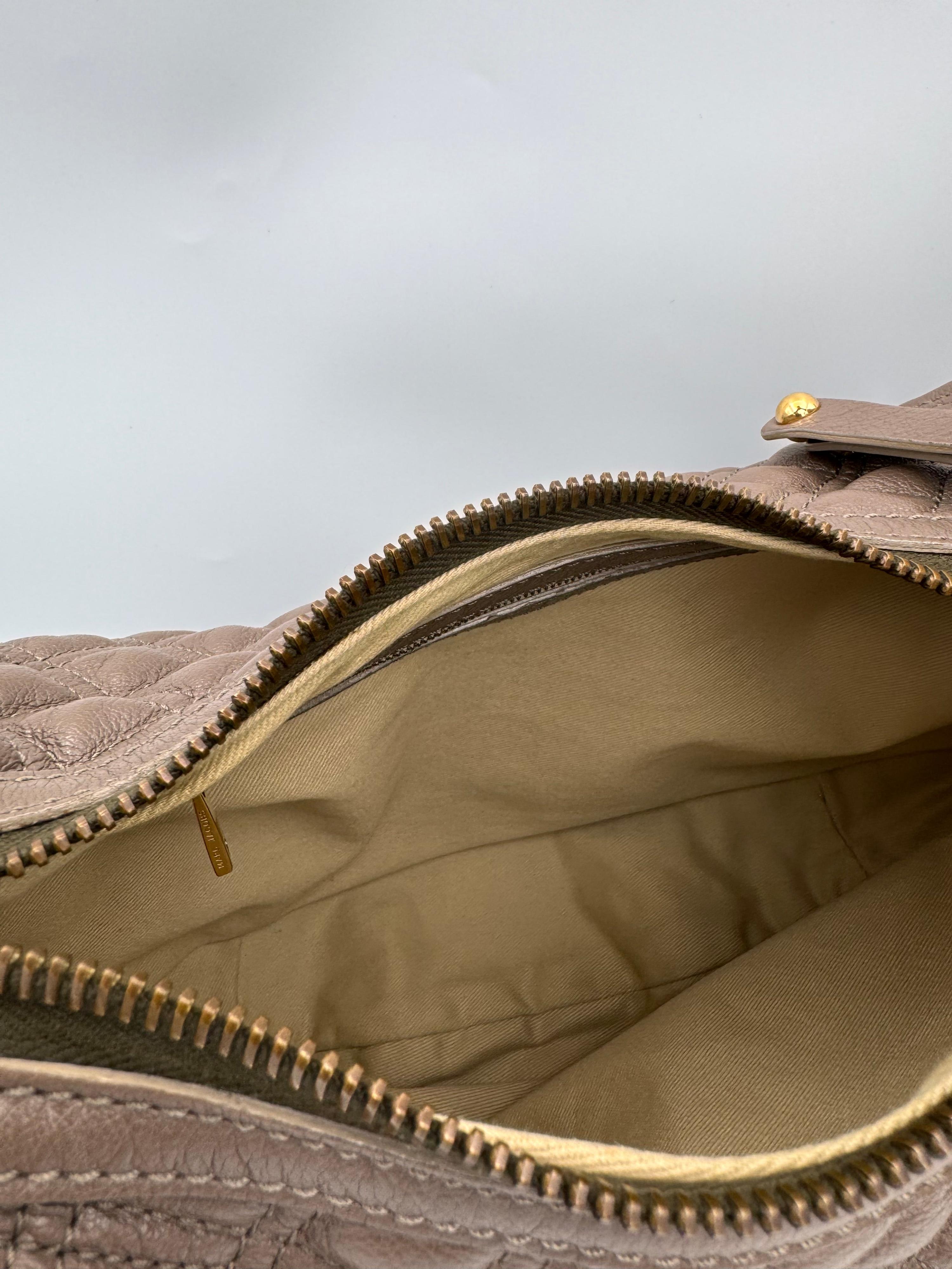 MARC JACOBS Hobo Banana Calf Leather Bag in Mouse thumbnail 19