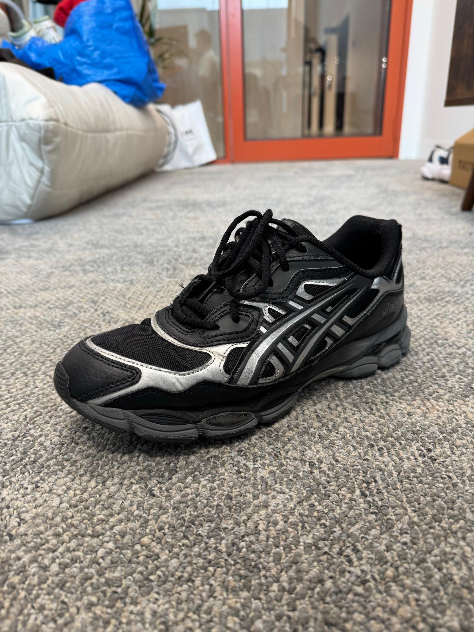 asics running shoes EU 45