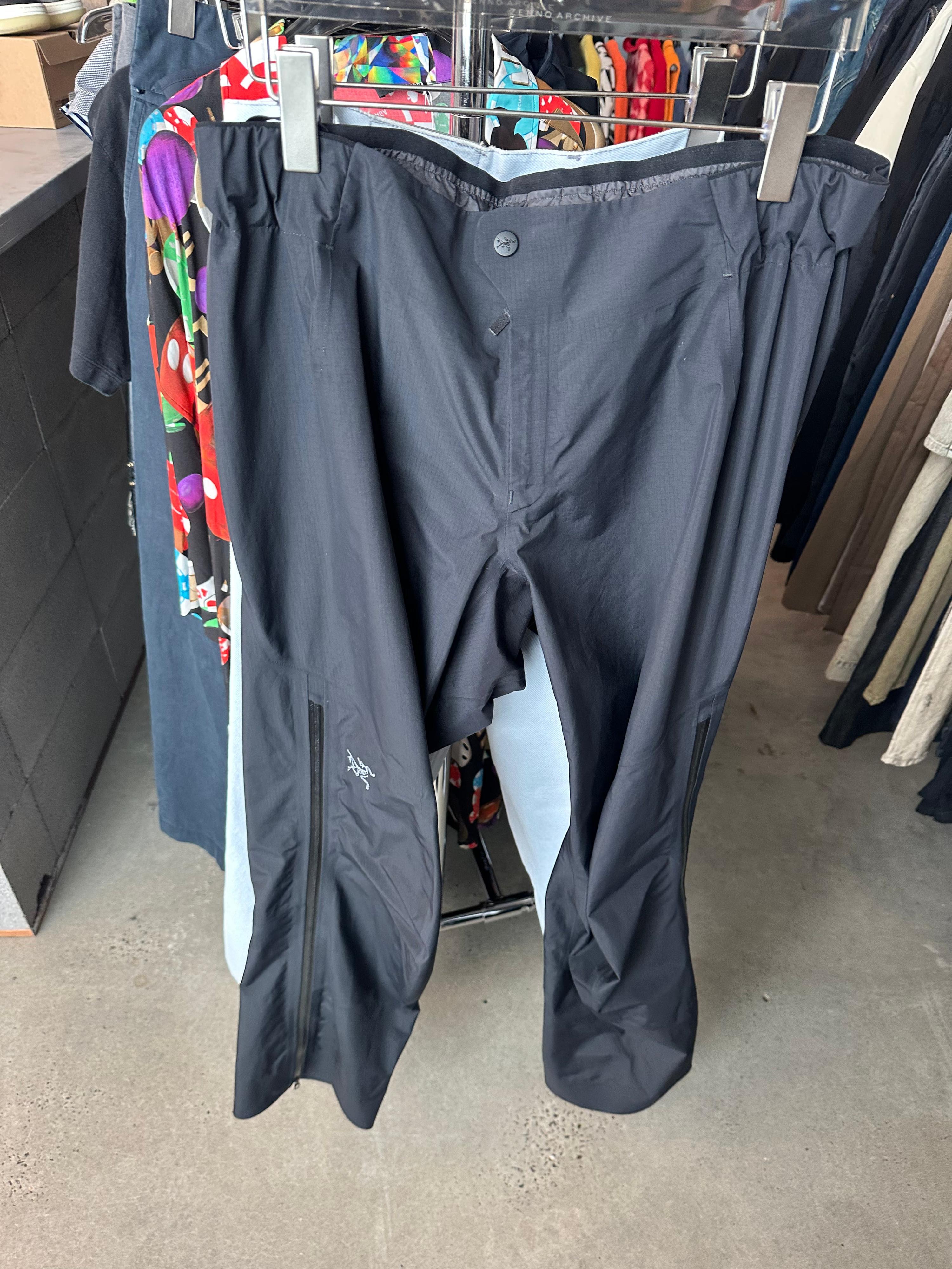 Arc’teryx Goretex Pants Black (Size L)