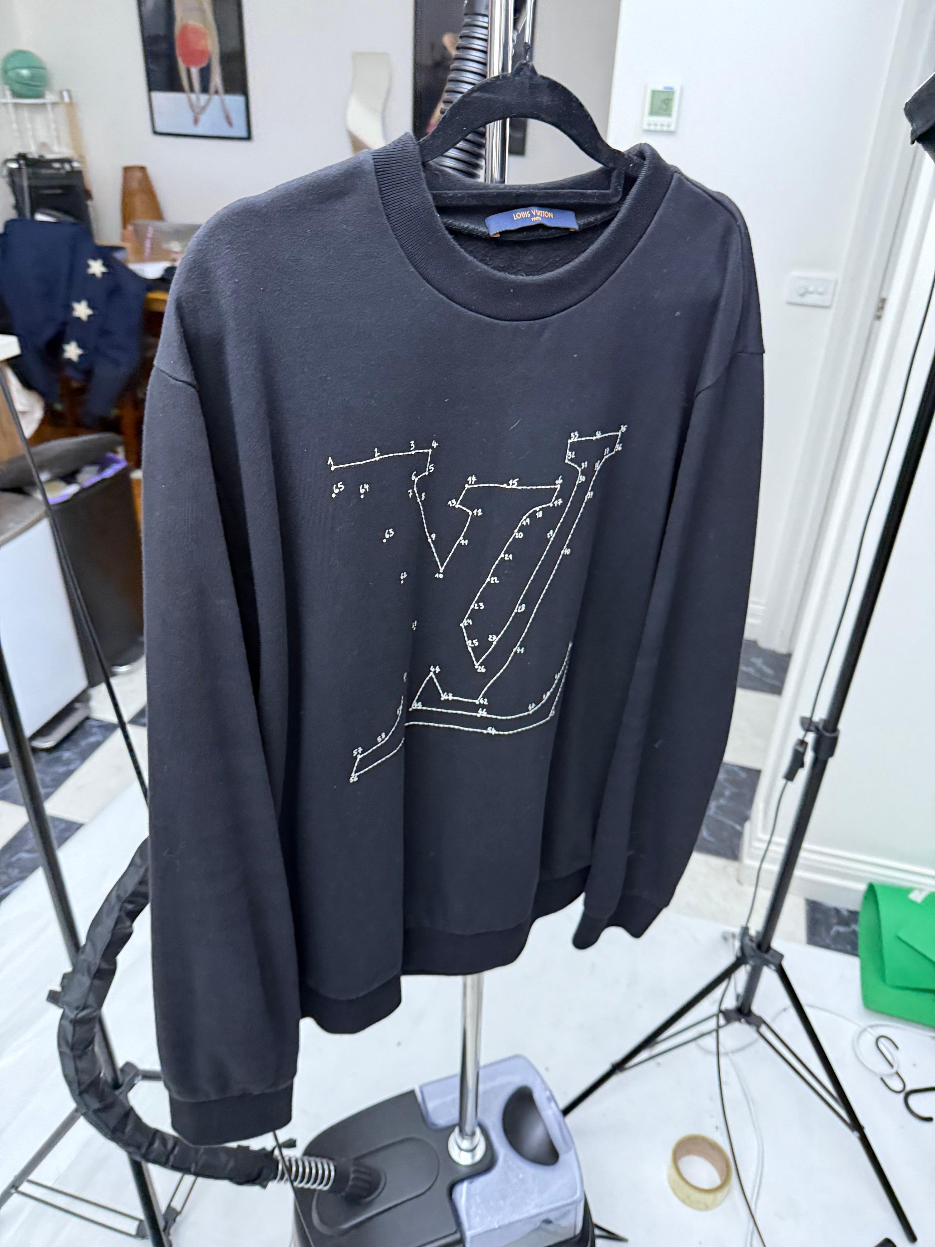 Louis Vuitton Stitch Print
Embroidered Sweatshirt Black (Fits M-L)