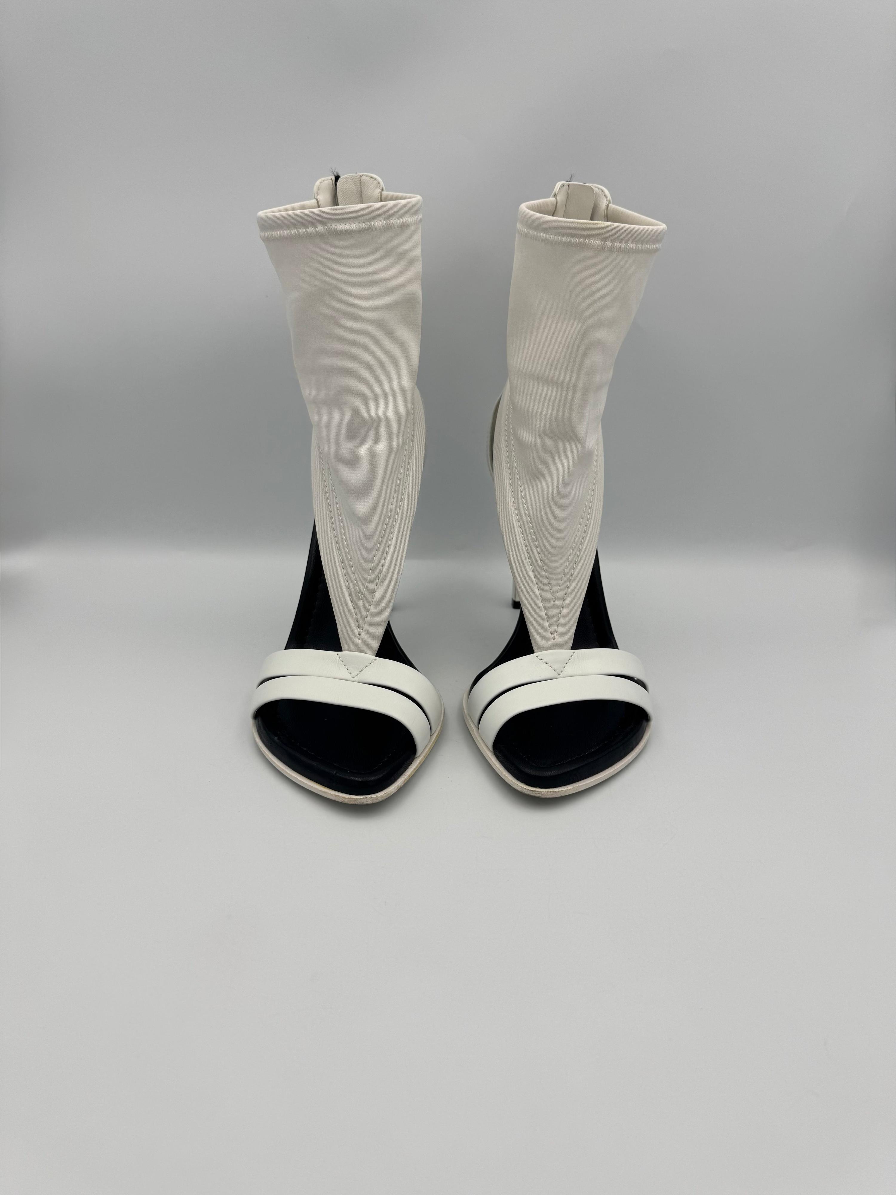 LOUIS VUITTON White Cutout Heels Size 38 thumbnail 2