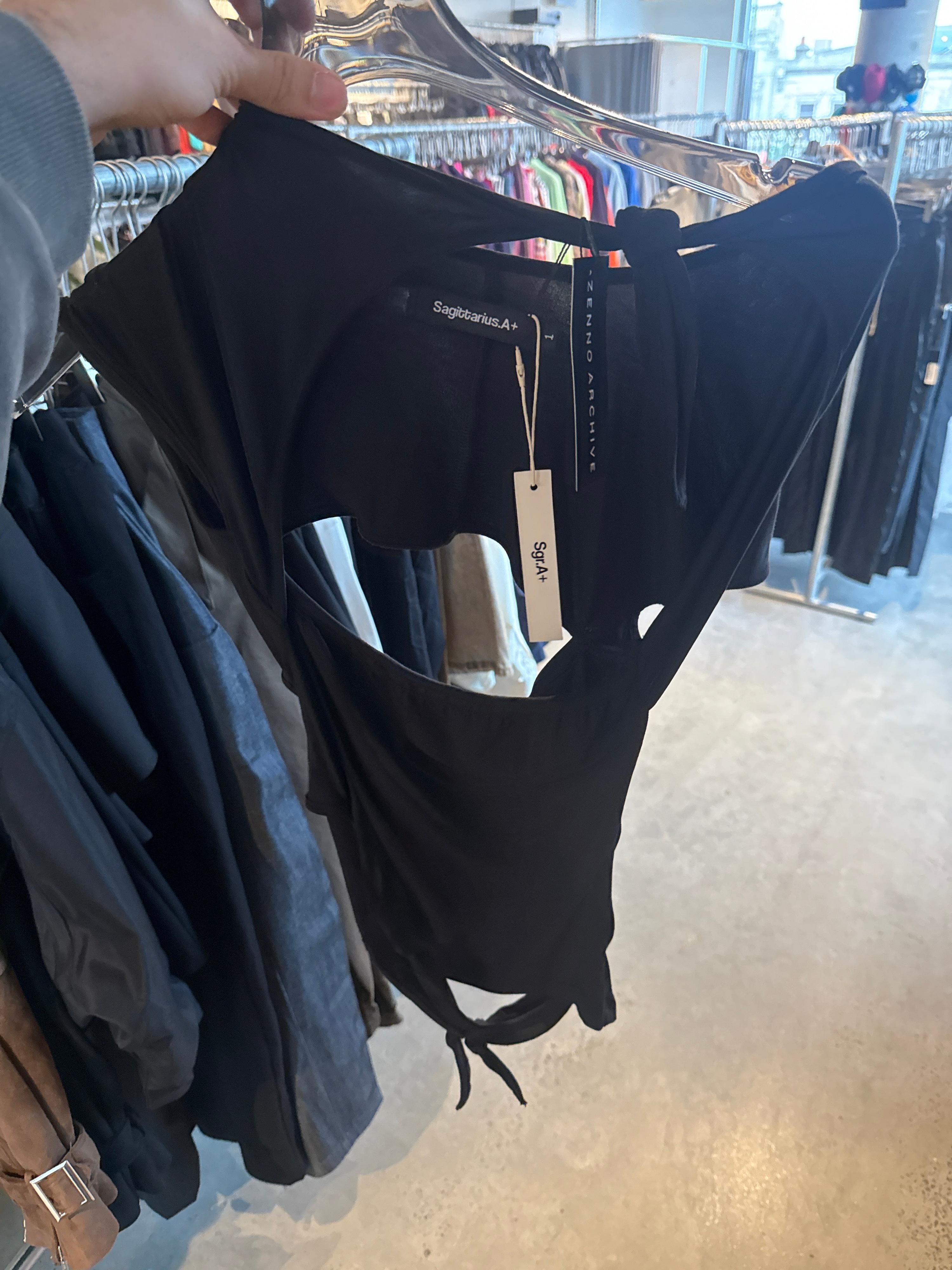 Sagittarius. A+ Arcadia Tie Top Black - 2