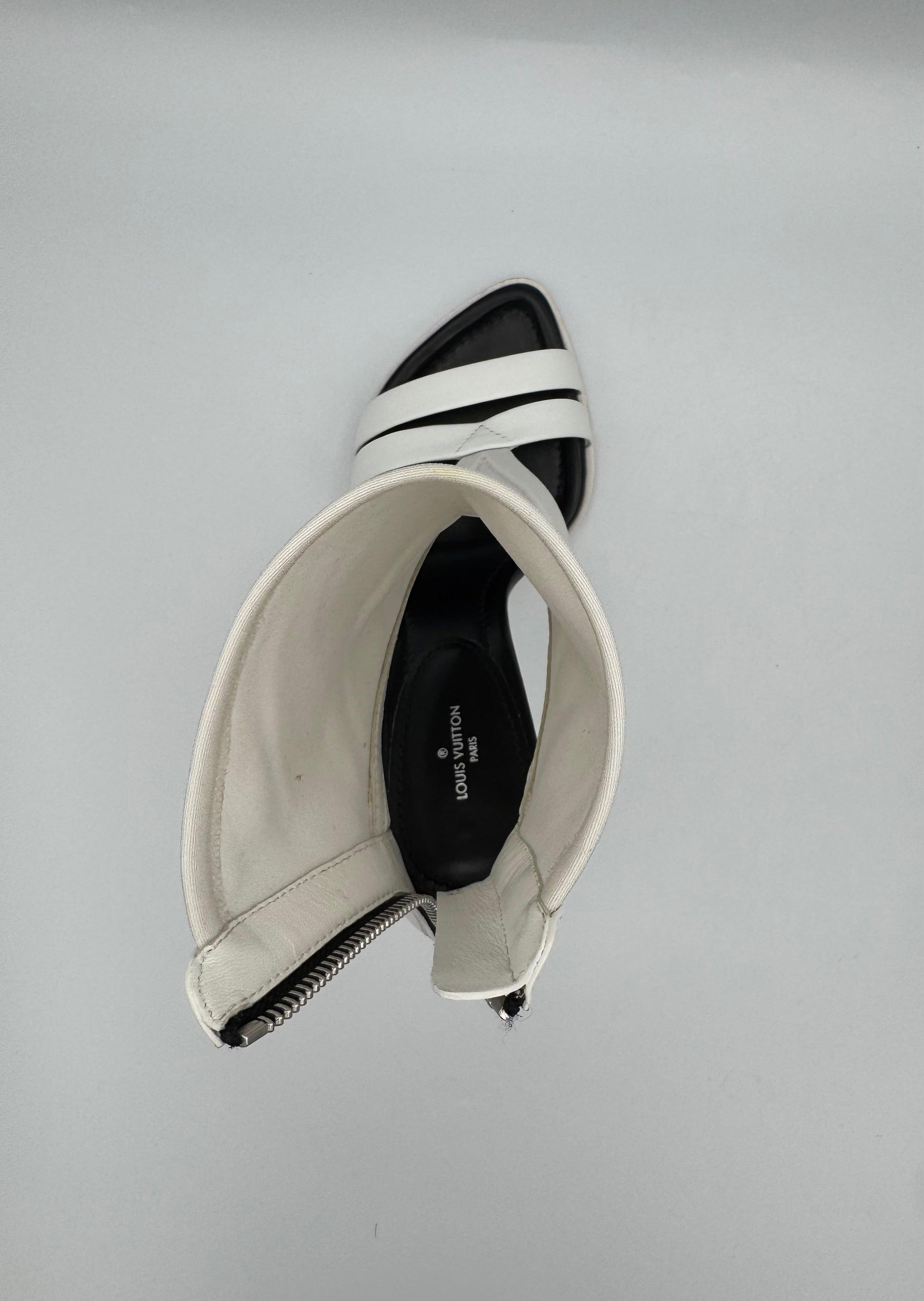 LOUIS VUITTON White Cutout Heels Size 38 thumbnail 12