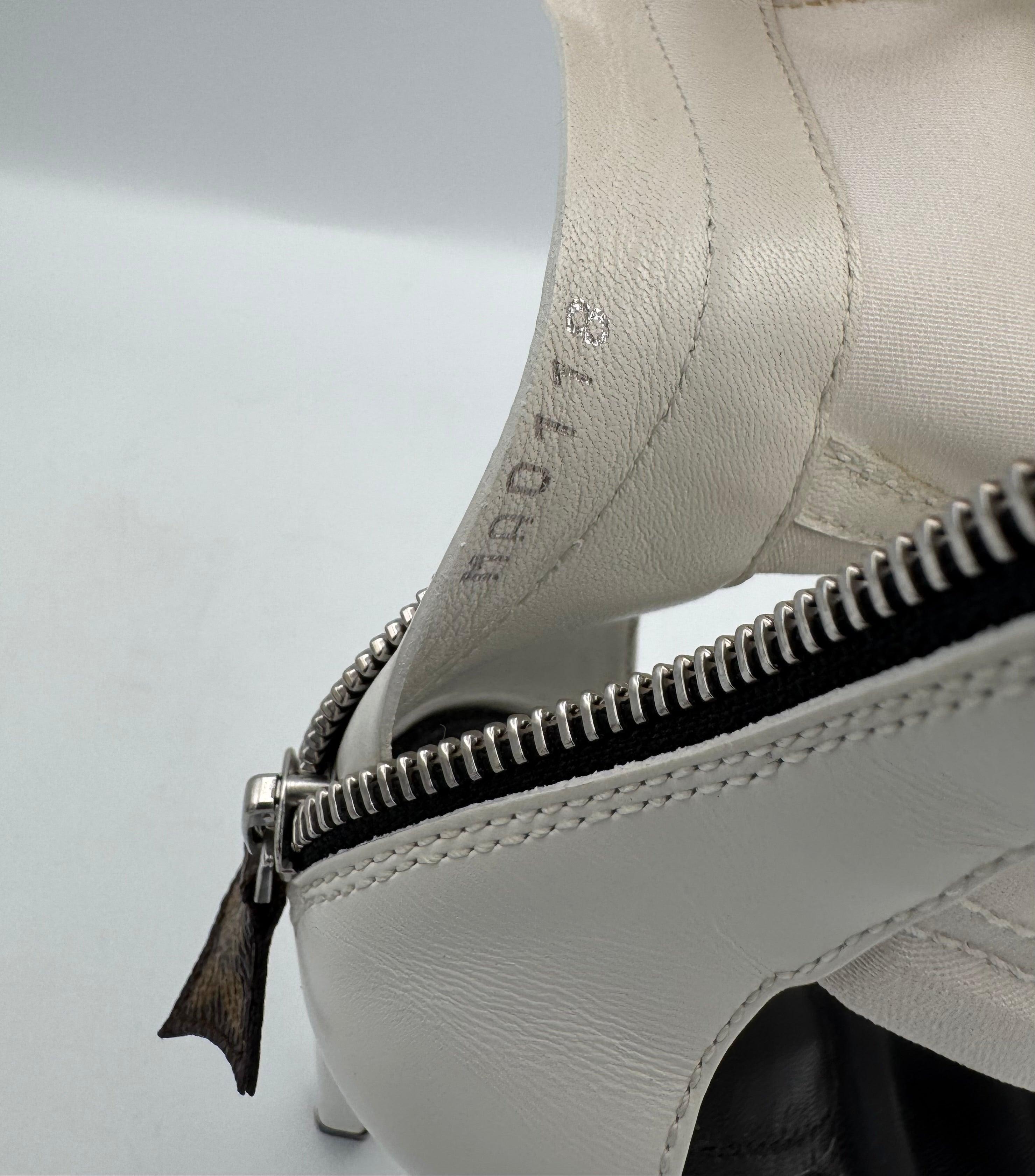LOUIS VUITTON White Cutout Heels Size 38 thumbnail 14