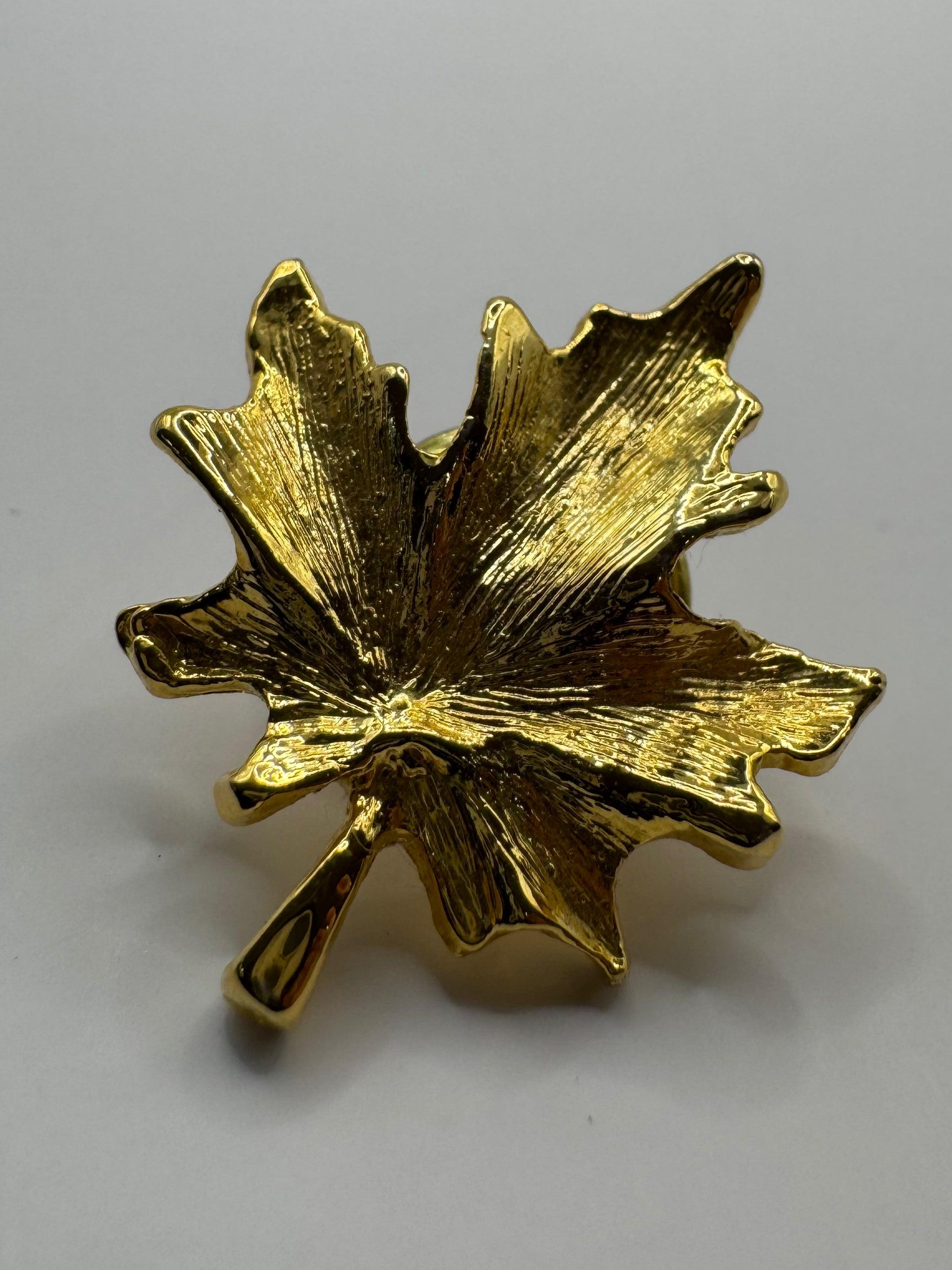 Leaf brooch