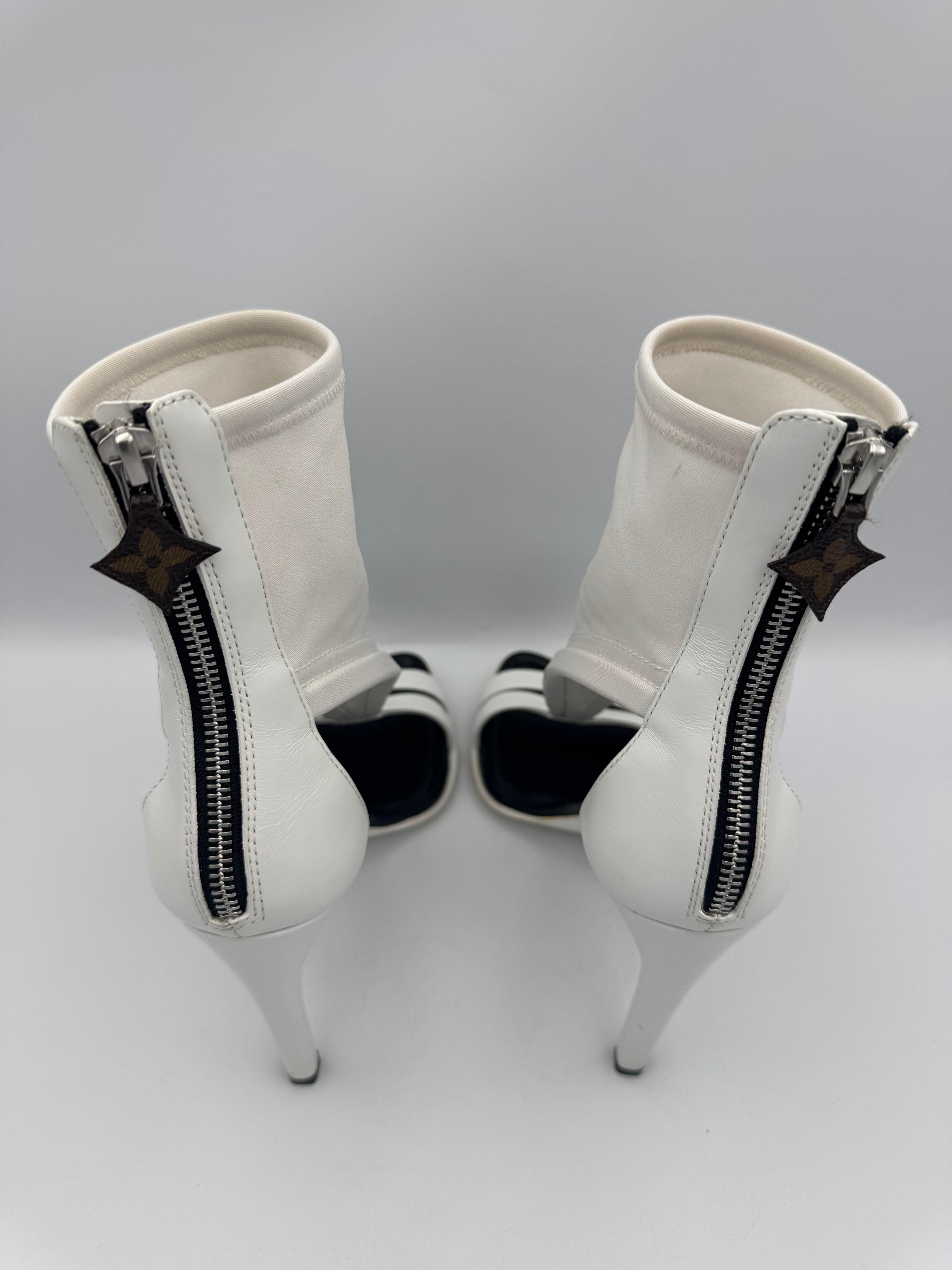 LOUIS VUITTON White Cutout Heels Size 38 thumbnail 8