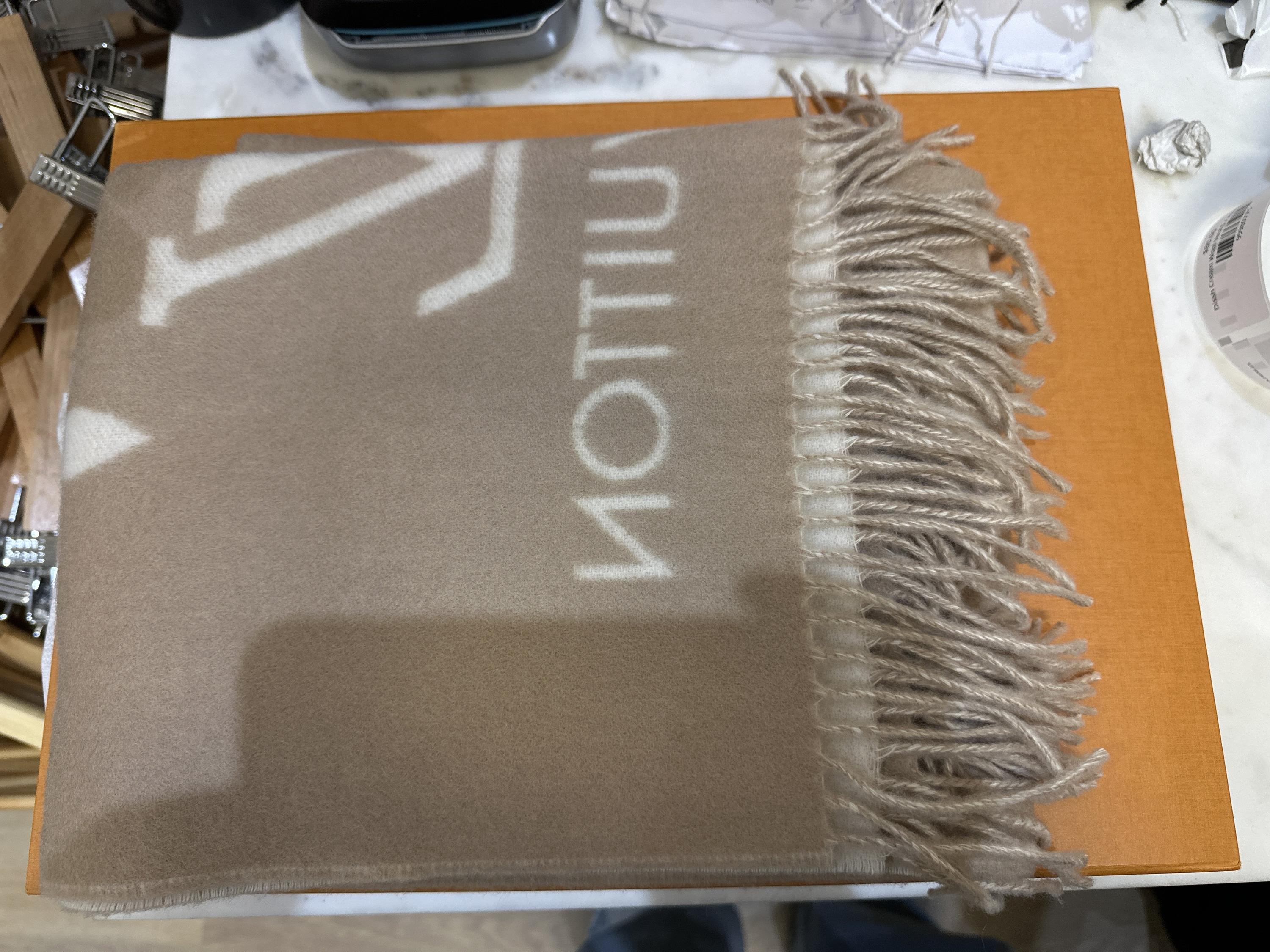 Louis Vuitton Beige Cashmere Scarf WB