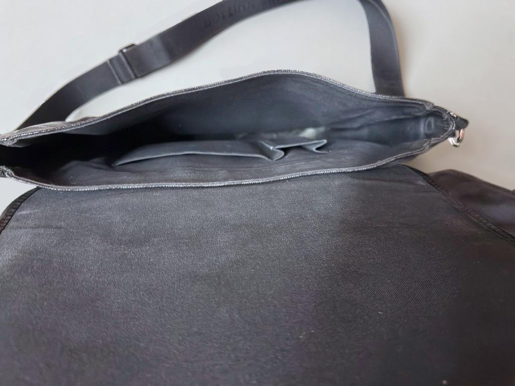 Louis Vuitton Damier Graphite Messenger Bag thumbnail 7