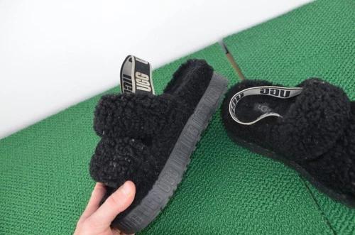 UGG sandals, slides & flip flops - womens O/S thumbnail 3