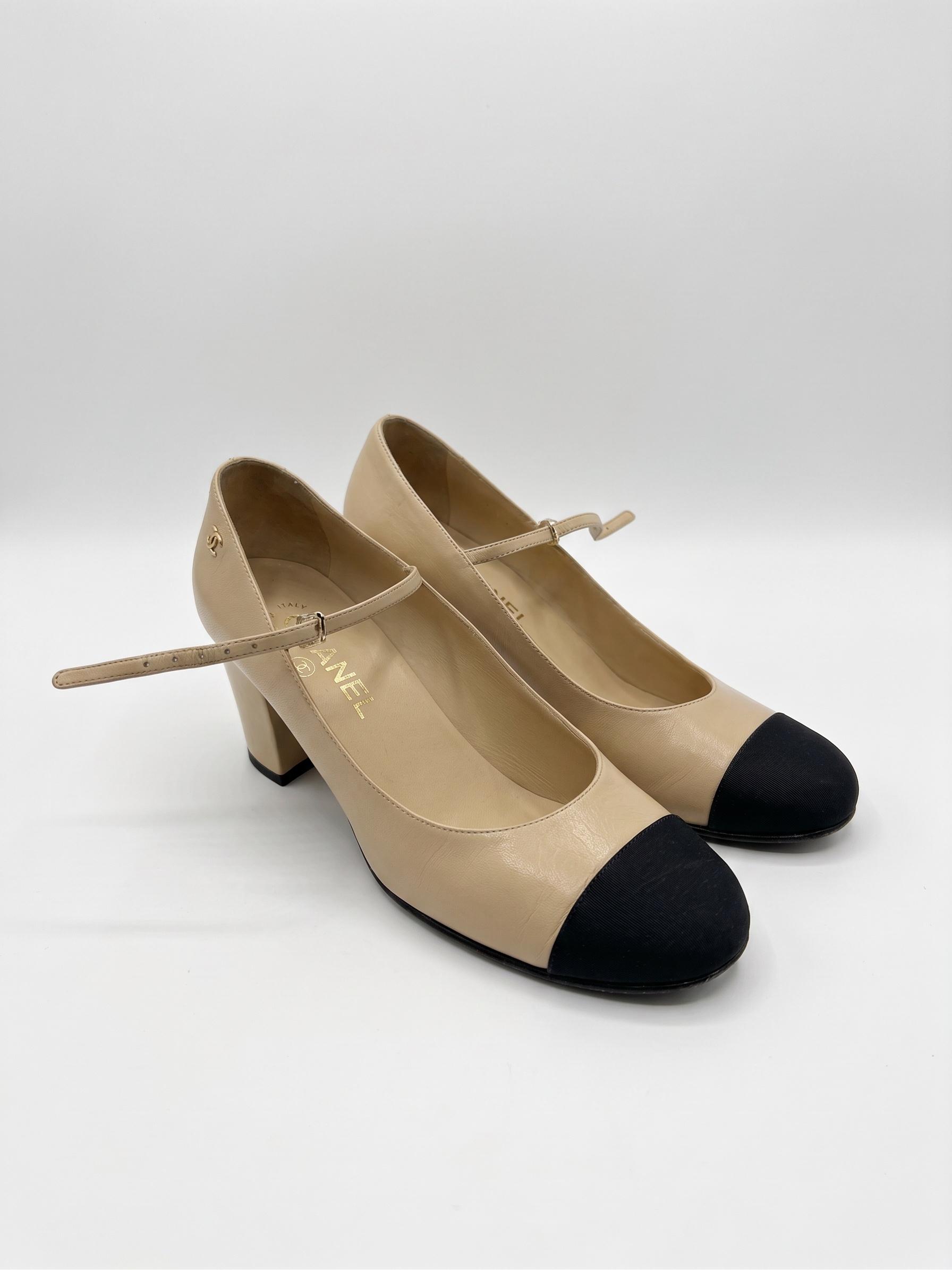 Chanel Beige Black Heels 38.5