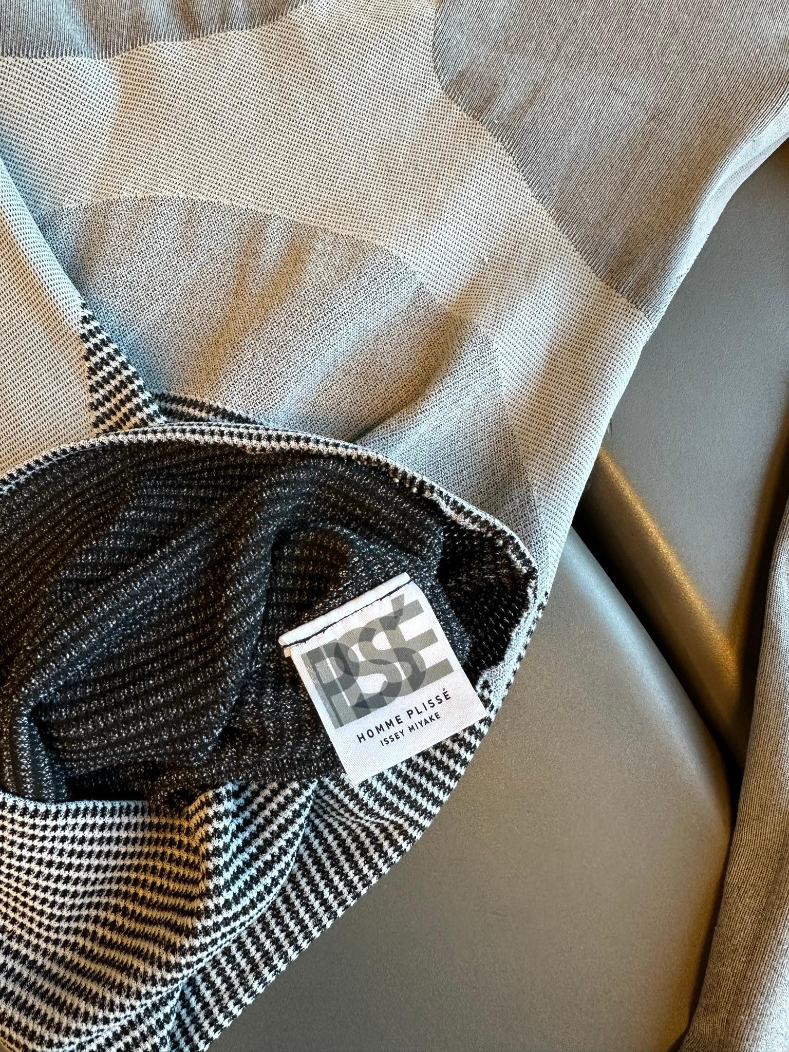 Issey Miyake Homme Plissé  Turtleneck Graphic Knit Top Grey (As Is) (One Size) thumbnail 5