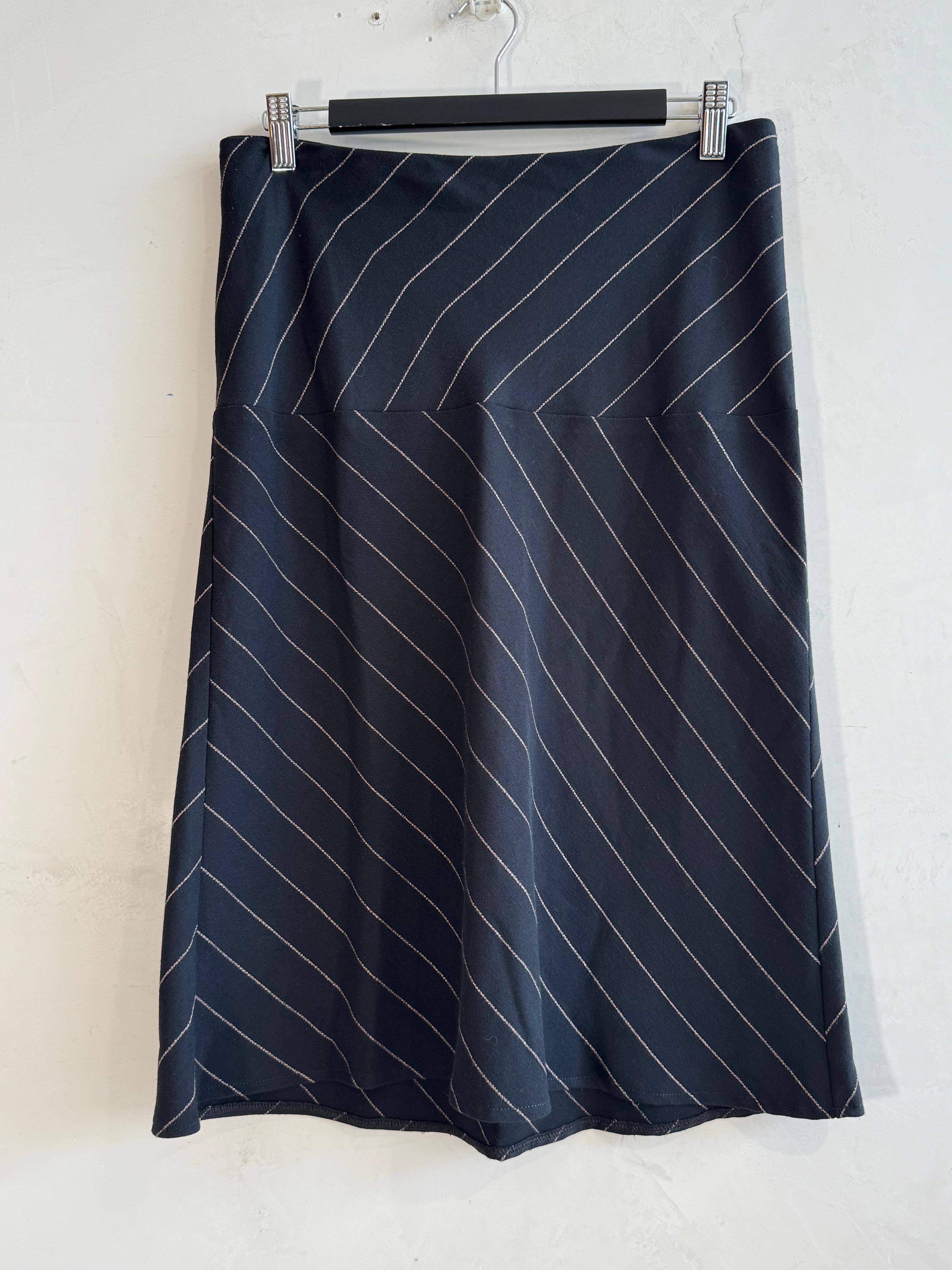 Review black striped skirt - size 10