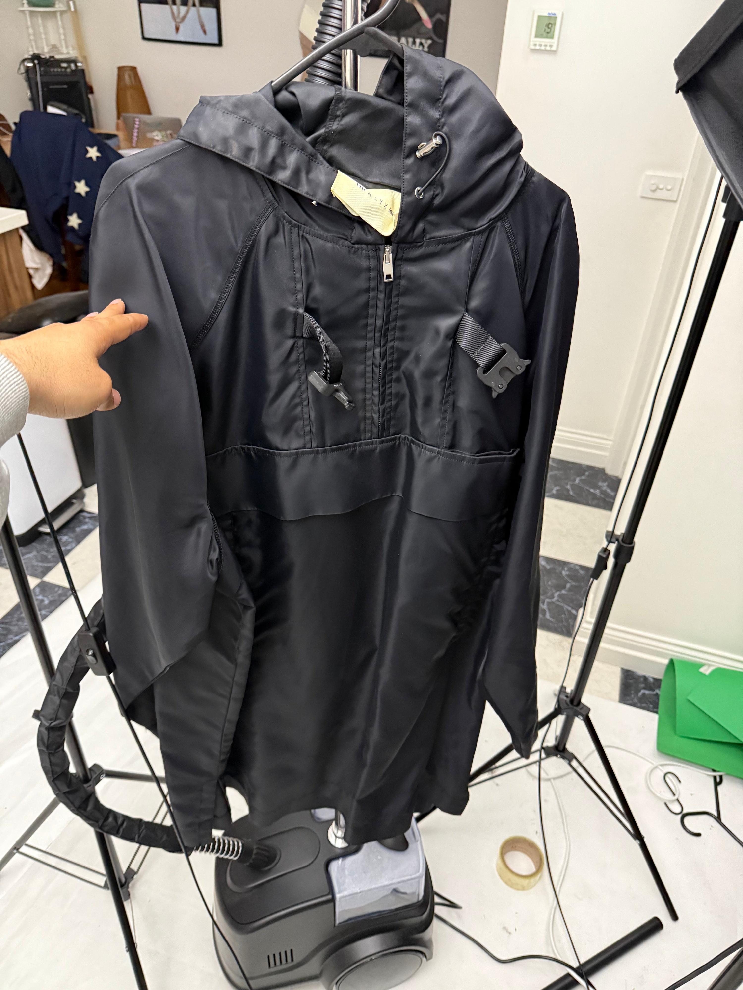 1017 ALYX 9SM Rollercoaster Buckle Nylon Hooded Anorak Jacket Black (Size L)