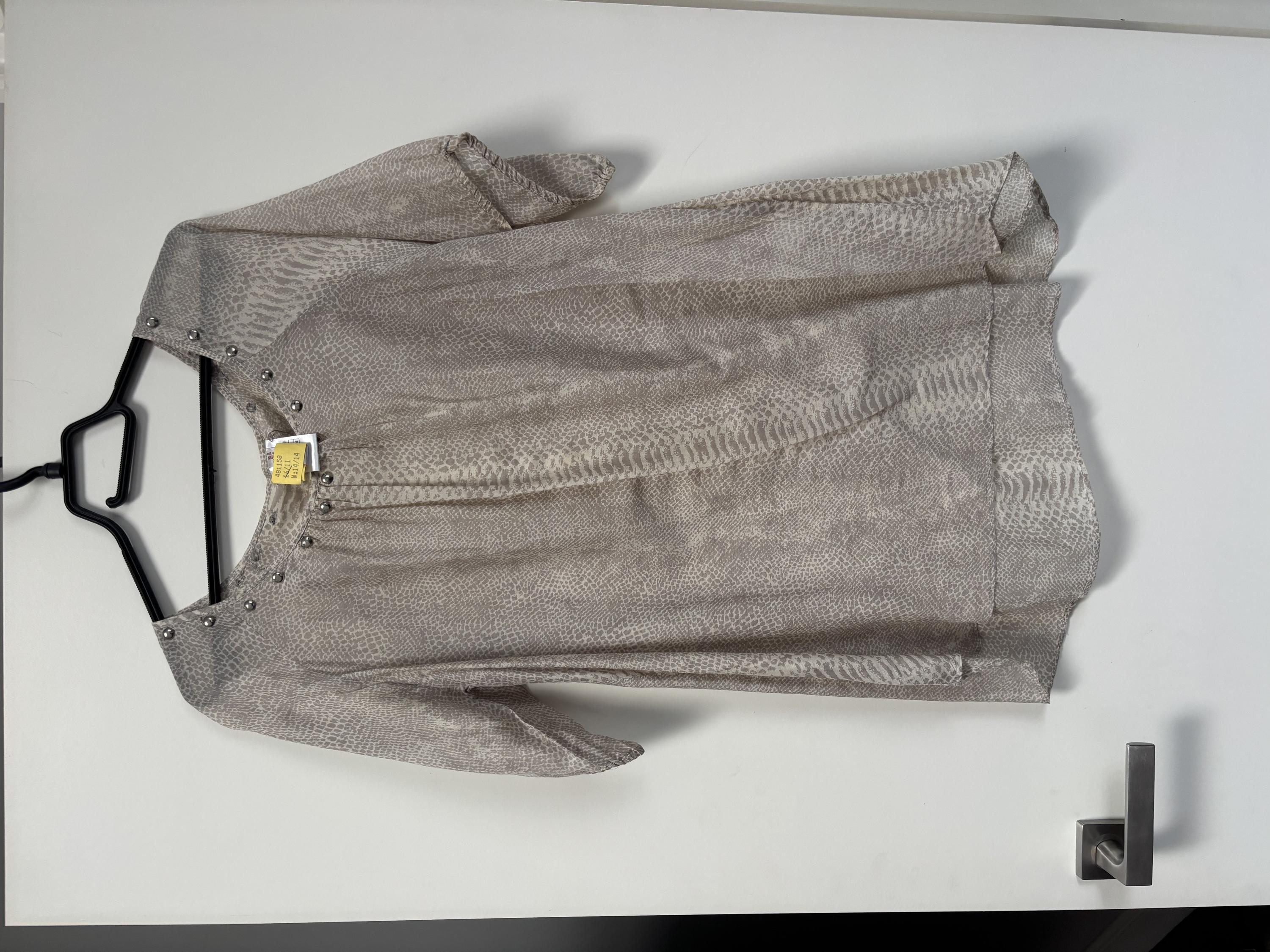 2 Lillies Taupe Top 12