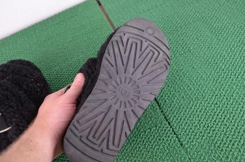 UGG sandals, slides & flip flops - womens O/S thumbnail 4