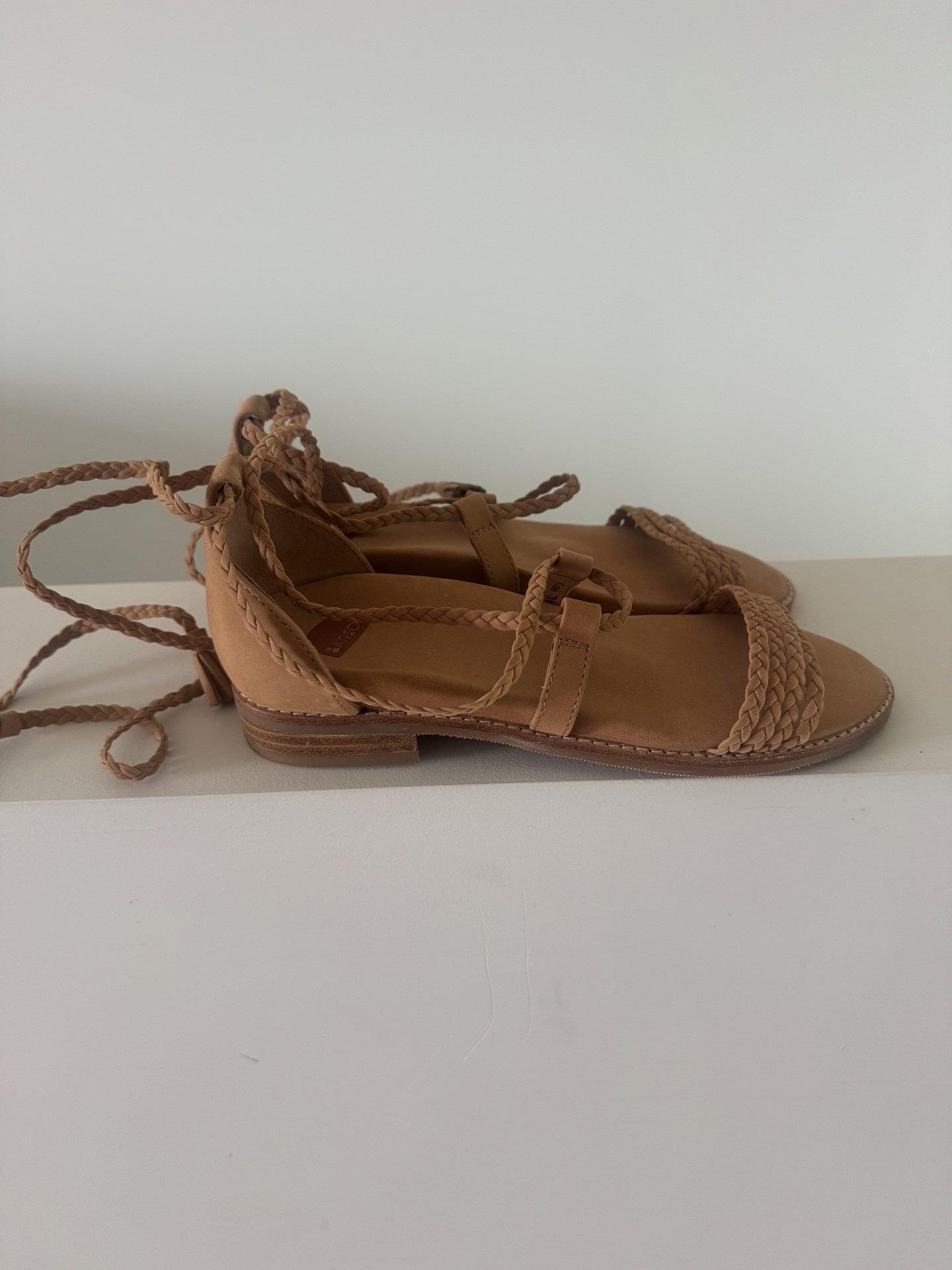 Bared Tan Nubuck Shoe 36 WB