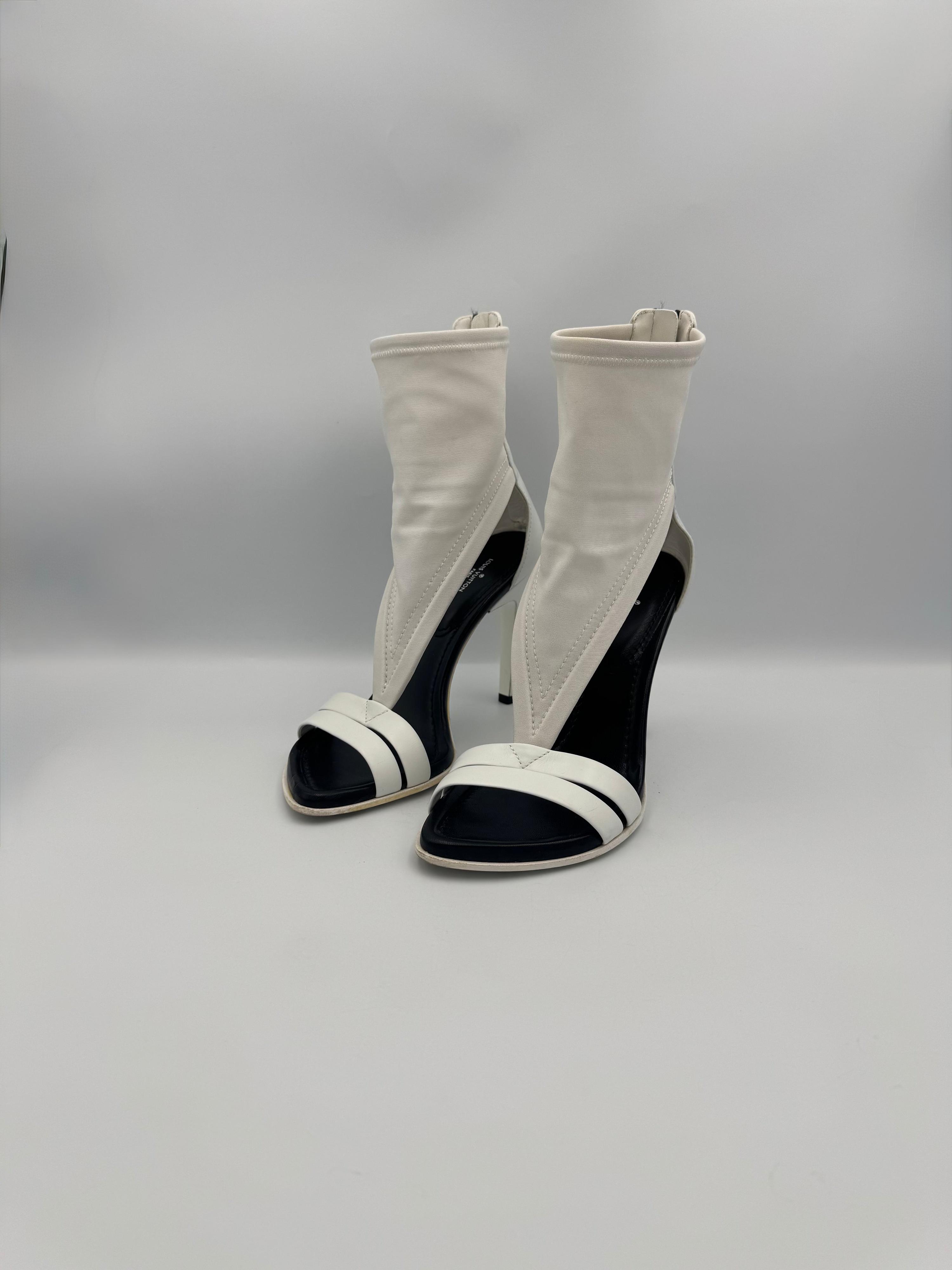 LOUIS VUITTON White Cutout Heels Size 38 thumbnail 3