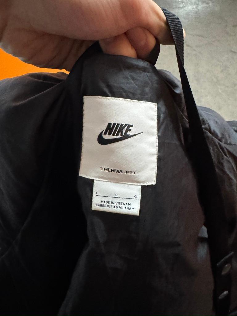Nike Black Puffer Jacket thumbnail 4