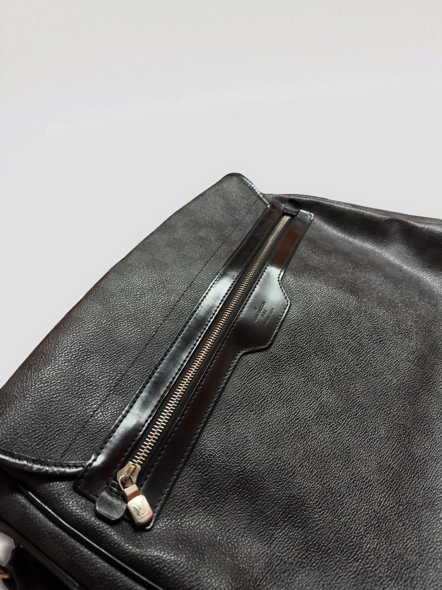 Louis Vuitton Damier Graphite Messenger Bag thumbnail 3