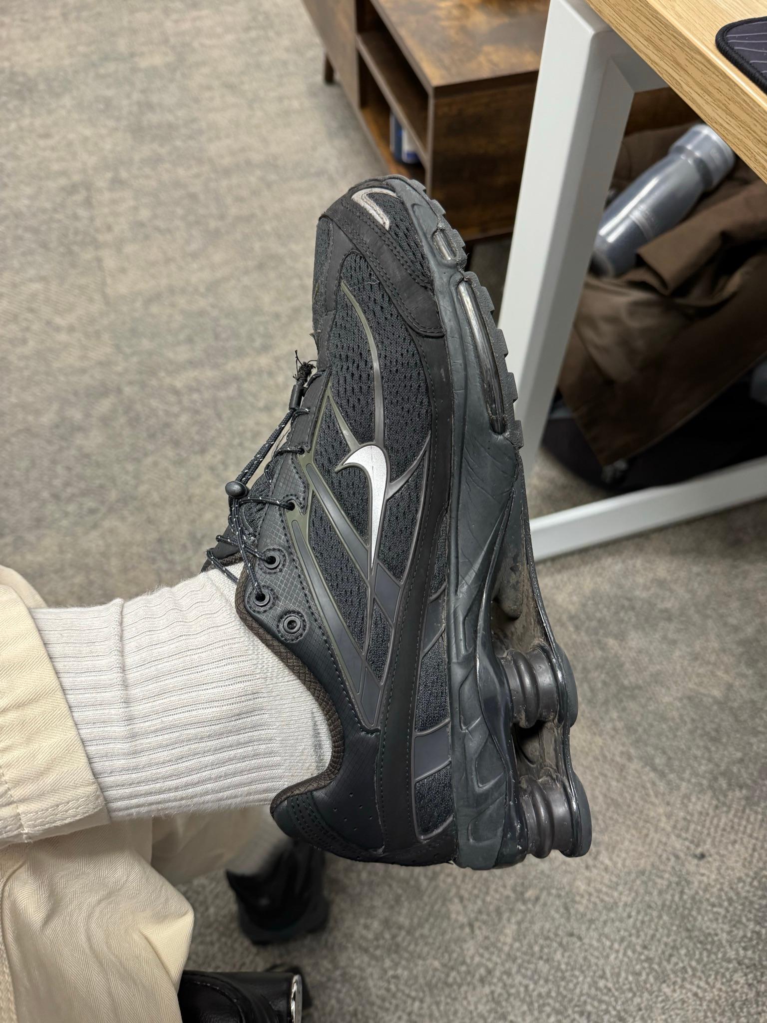 nike sneakers O/S