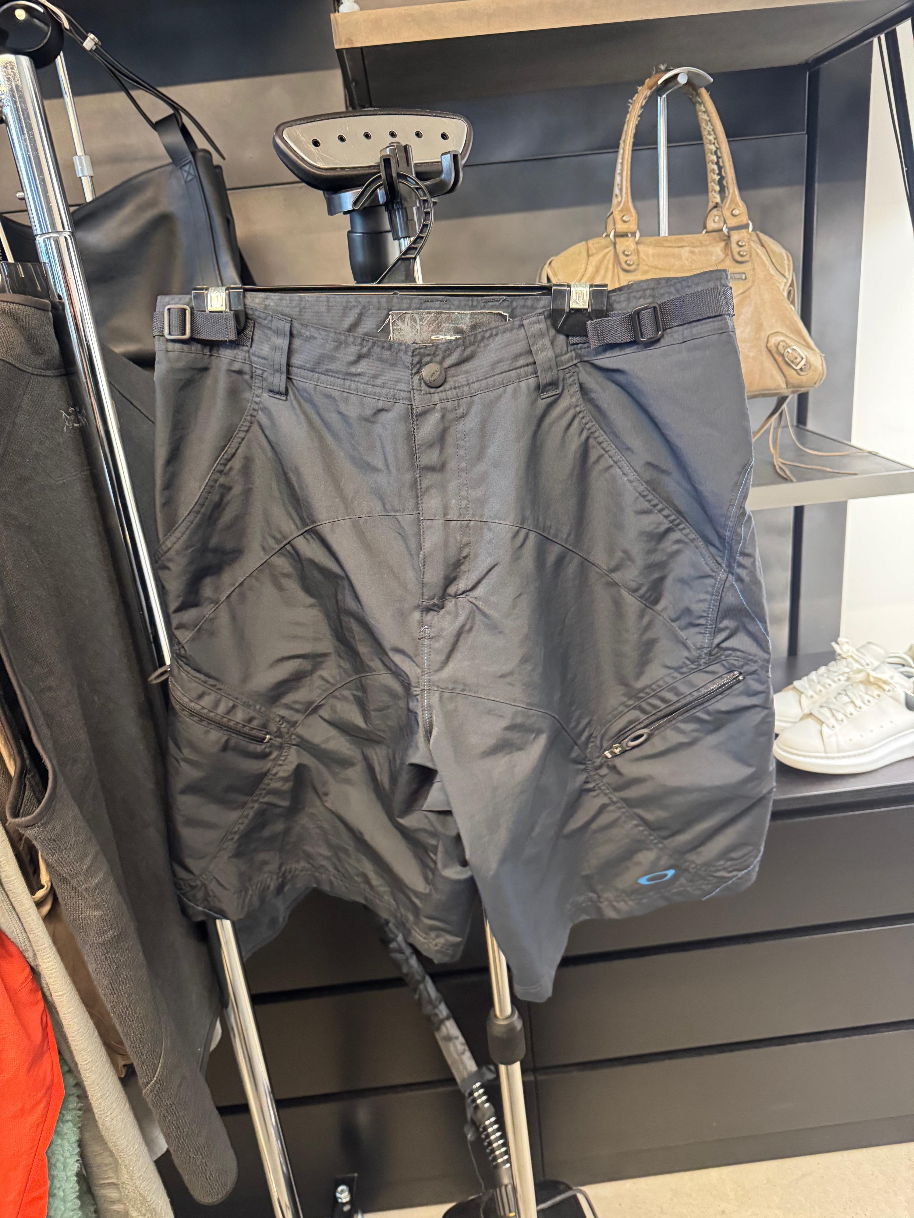 Oakley 00s Technical Shorts Navy (Size 34”)