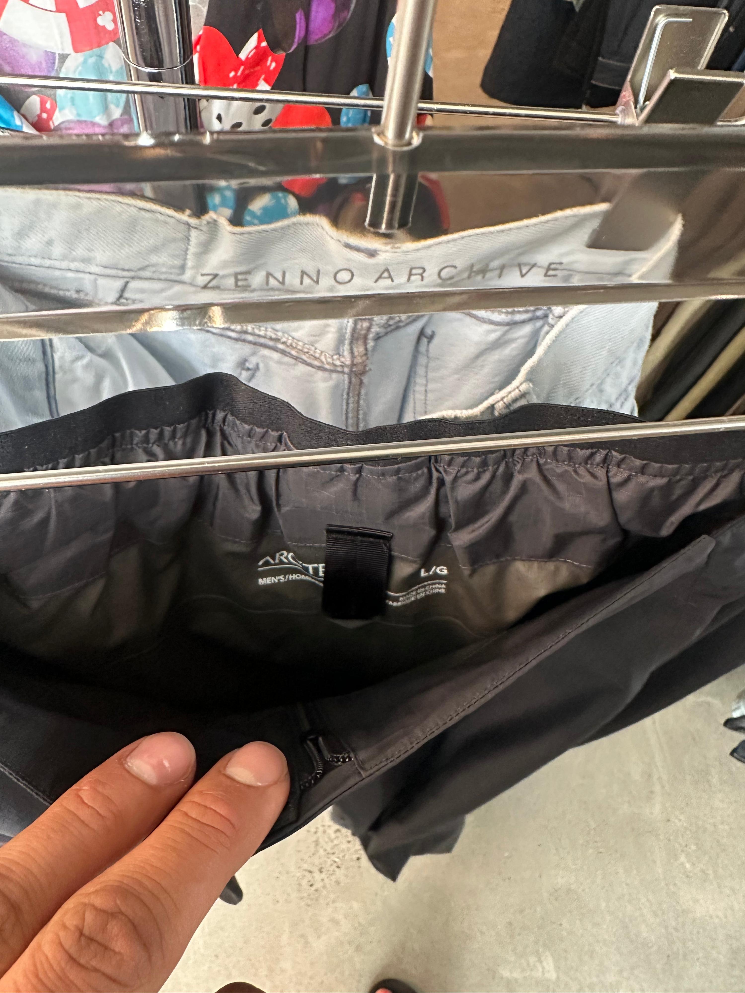 Arc’teryx Goretex Pants Black (Size L) thumbnail 2