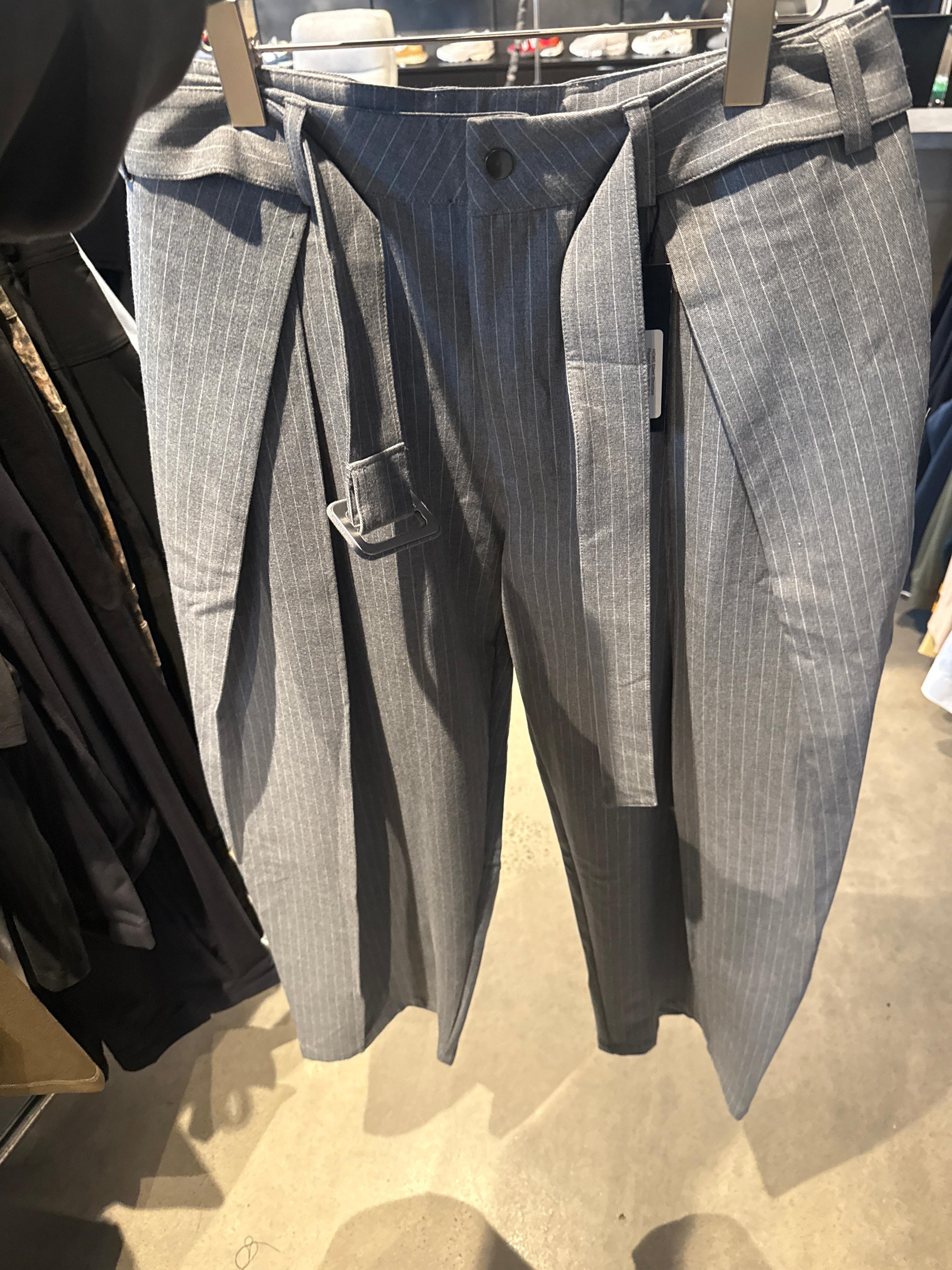 HOWS Silent Structure Pleated Pants With Belt Striped Grey - L