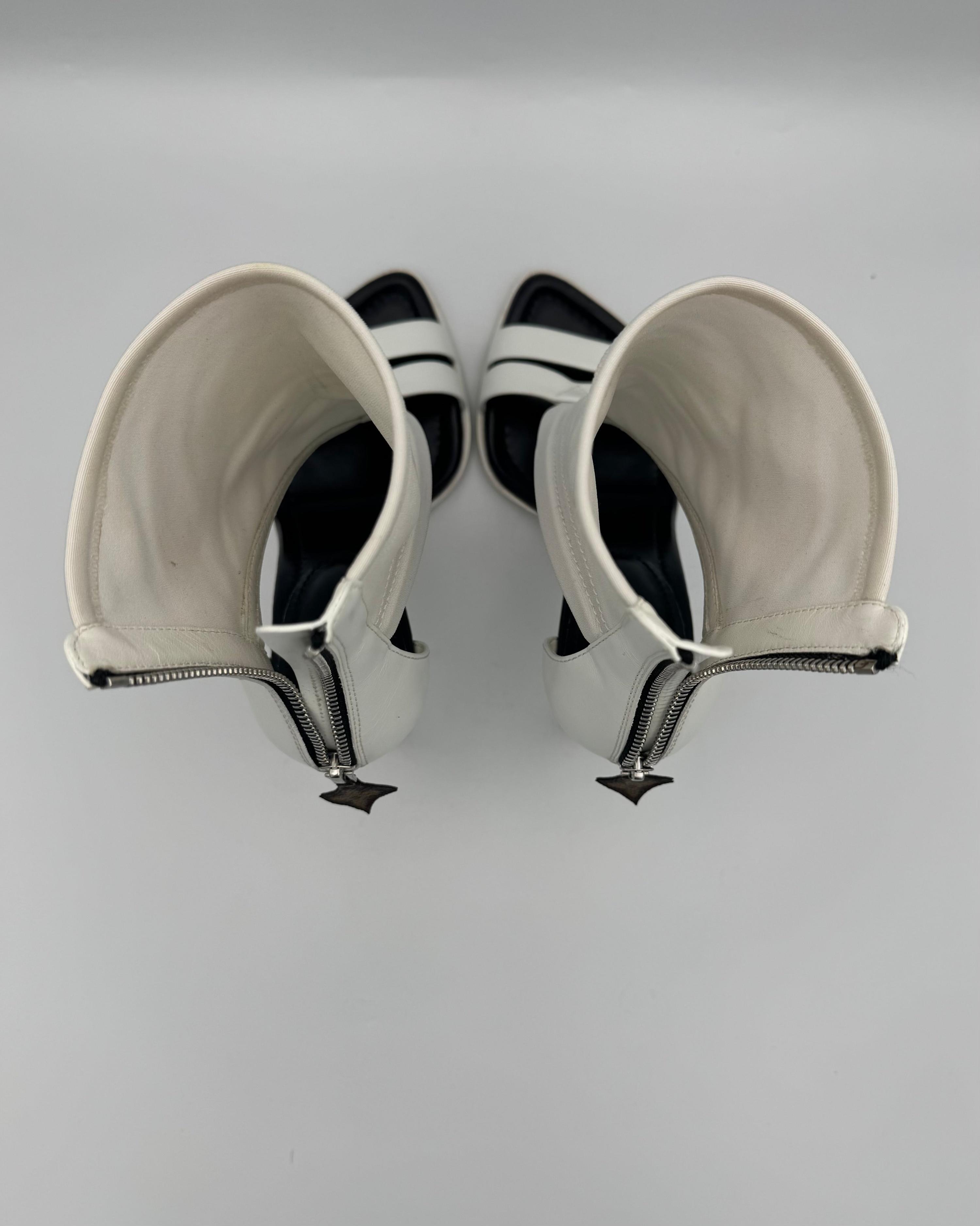 LOUIS VUITTON White Cutout Heels Size 38 thumbnail 11