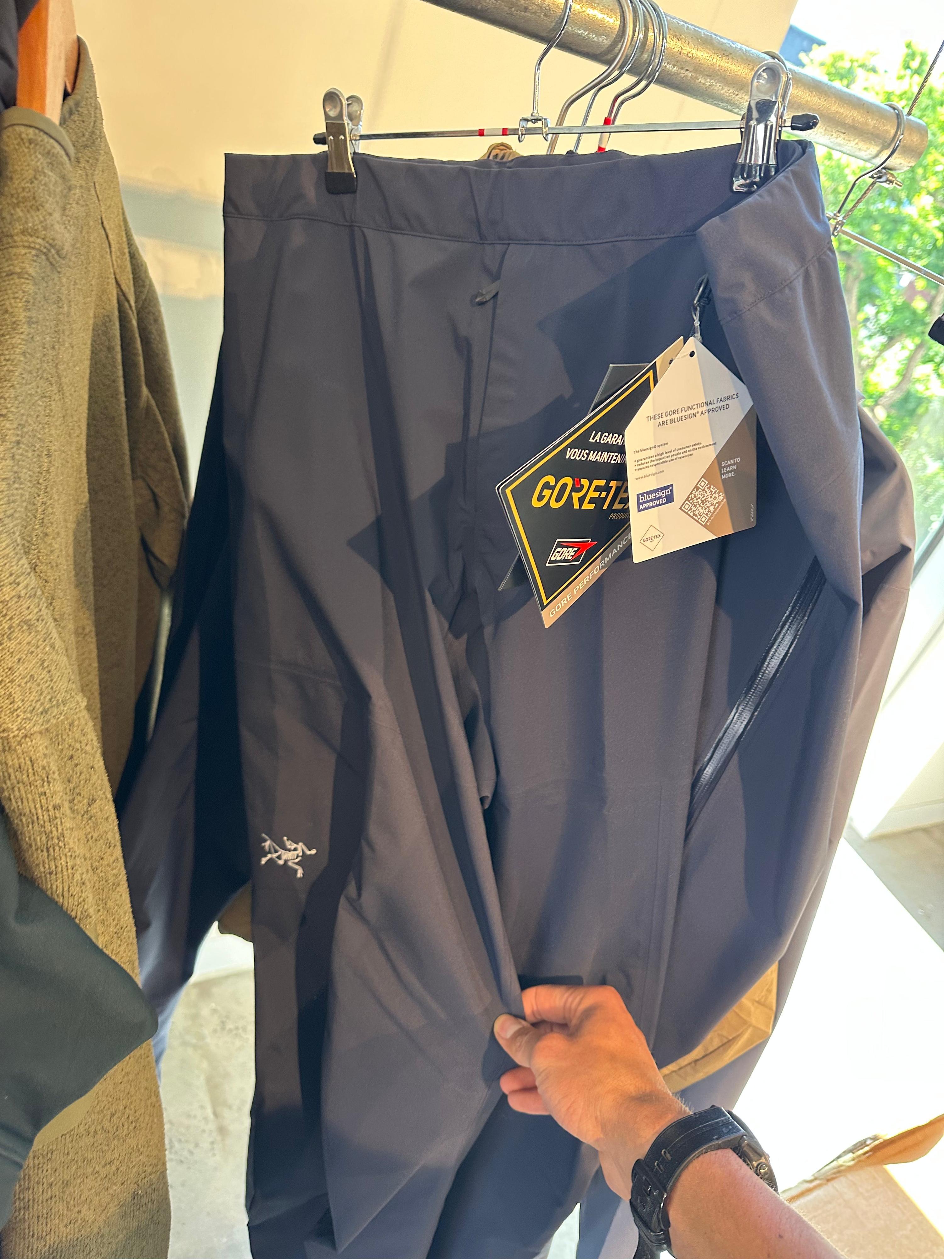 Arc’teryx Beta Goretex Pants ‘Black Sapphire’ (Navy) (Size L)