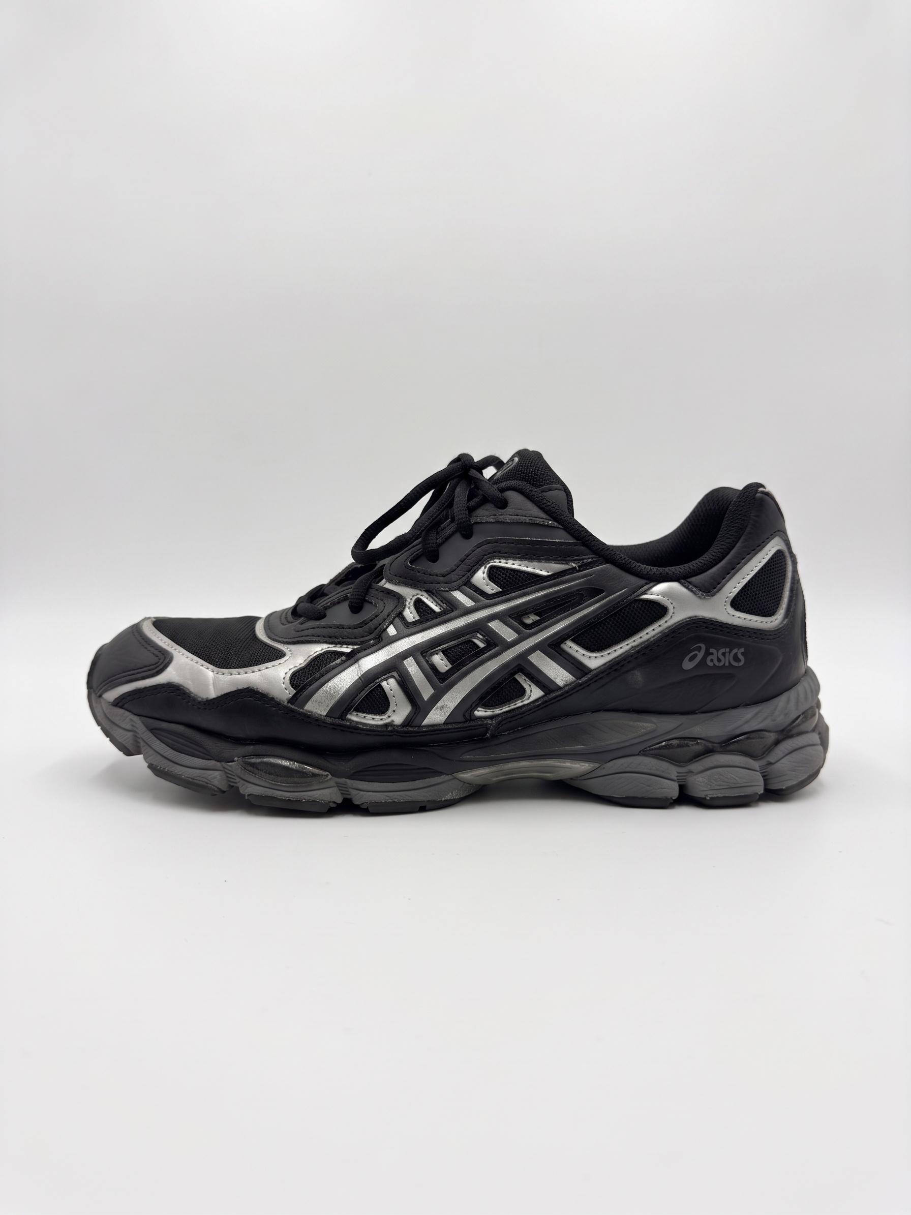 asics running shoes UK 10